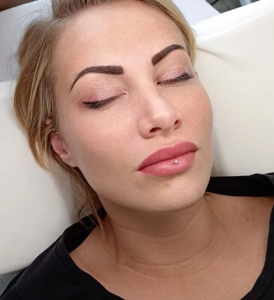 Permanentní make up: řasy, rty, linky i vláskování nebo pudrové stínování