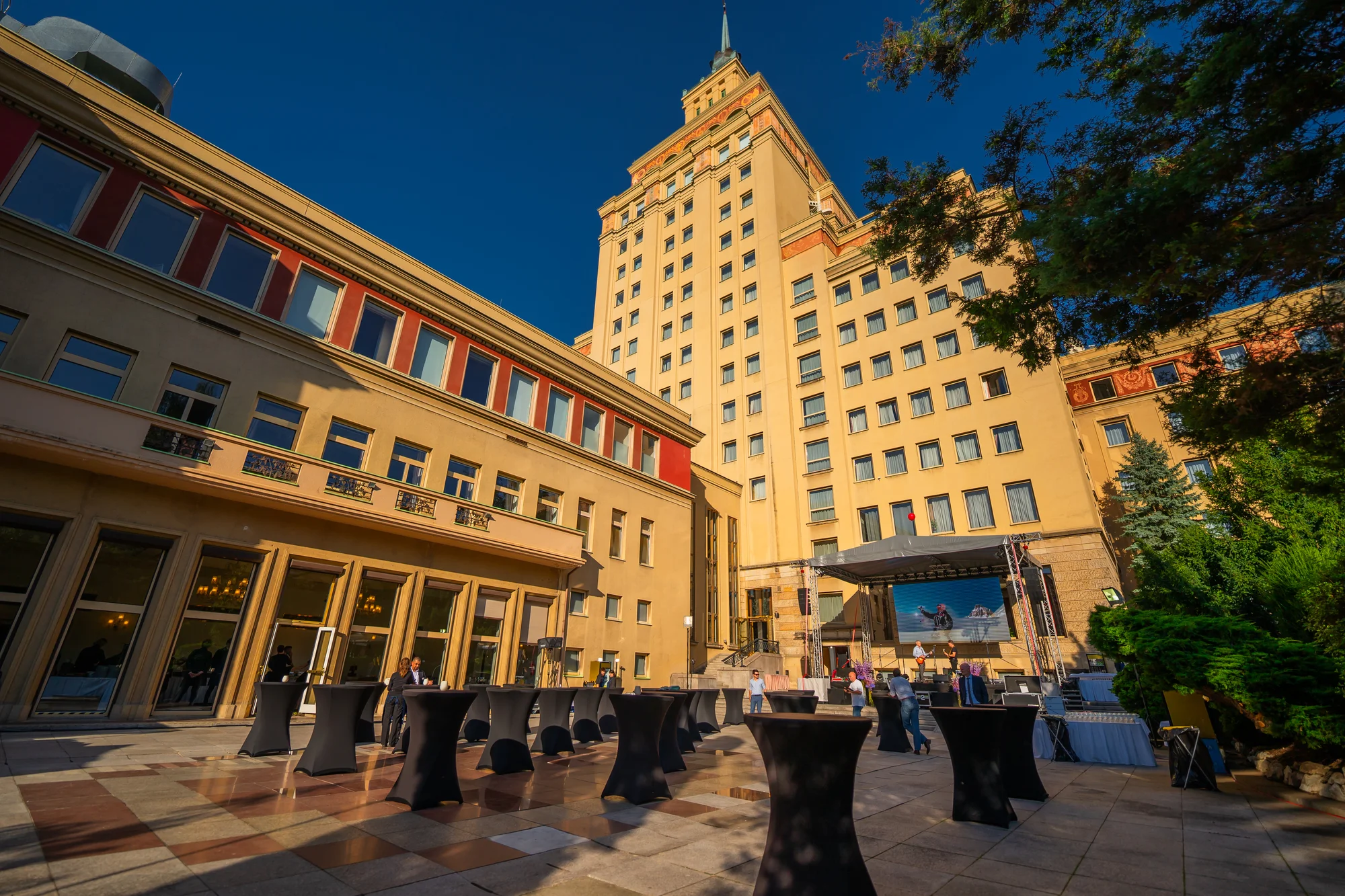 Legendární Grand Hotel International v Praze: pobyt se snídaní i michelinskou večeří, skvělá dostupnost do centra