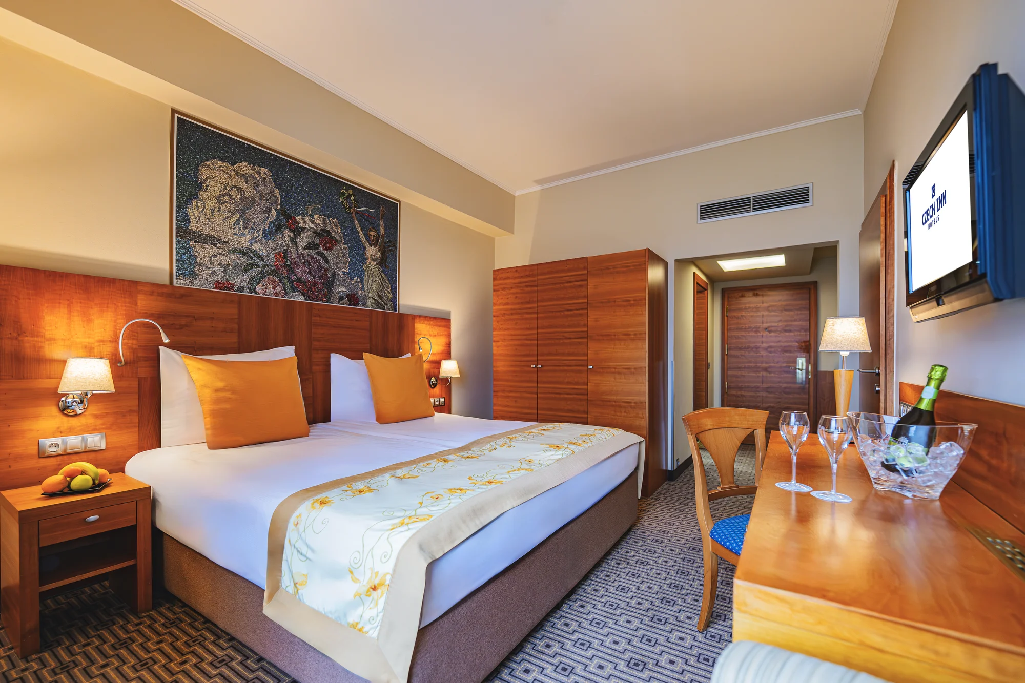 Legendární Grand Hotel International v Praze: pobyt se snídaní i michelinskou večeří, skvělá dostupnost do centra