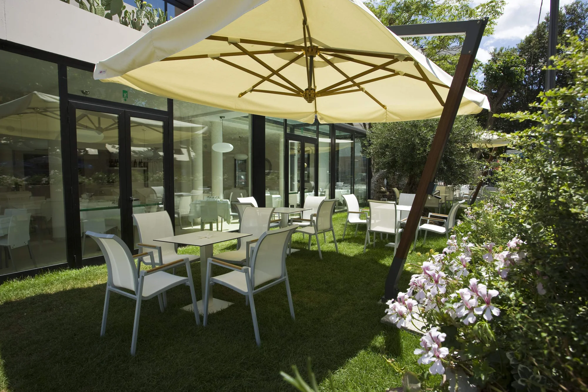 Relax v Rimini: hotel přímo u pláže, snídaně, polopenze nebo plná penze, bazén i wellness