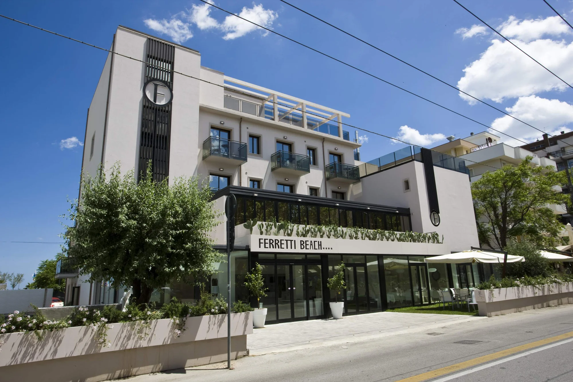 Relax v Rimini: hotel přímo u pláže, snídaně, polopenze nebo plná penze, bazén i wellness