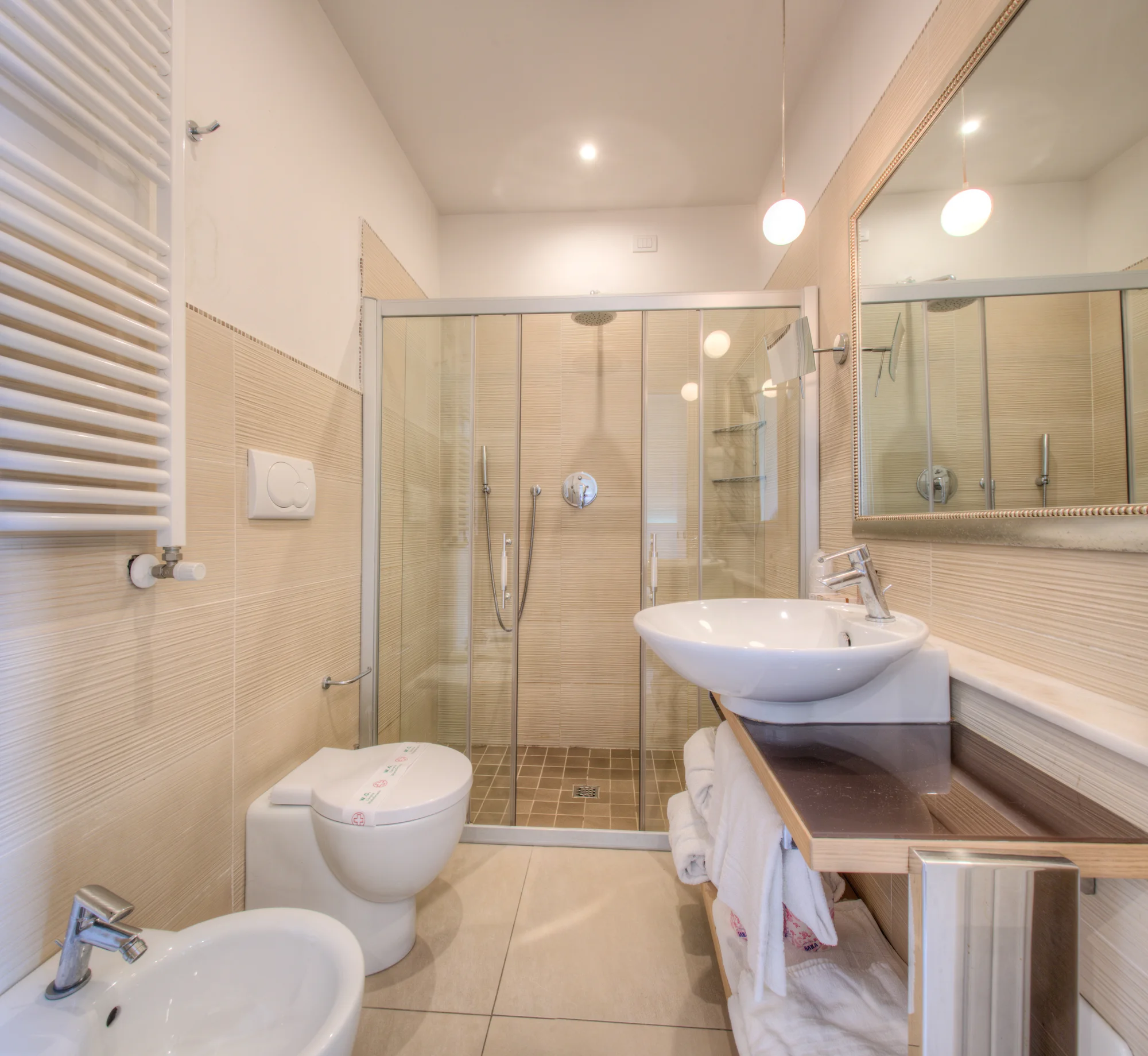 Relax v Rimini: hotel přímo u pláže, snídaně, polopenze nebo plná penze, bazén i wellness