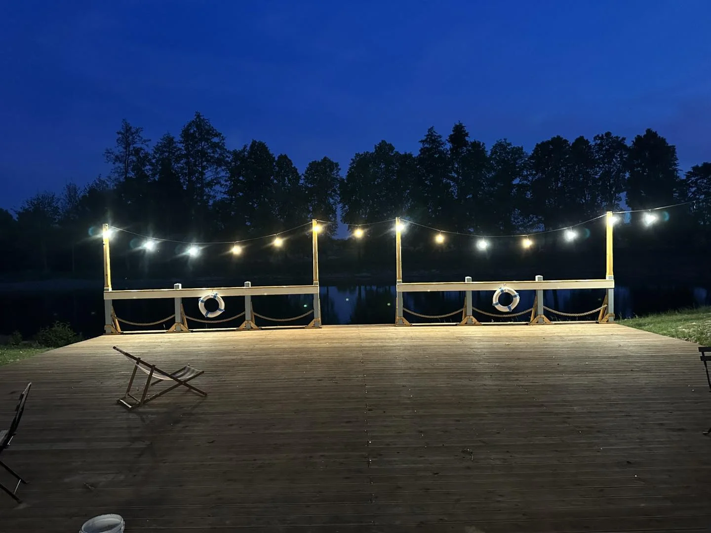 Glamping na farmě v Posázaví pro 5 osob: luxusní stan s výhledem na pastviny a koupací biotop