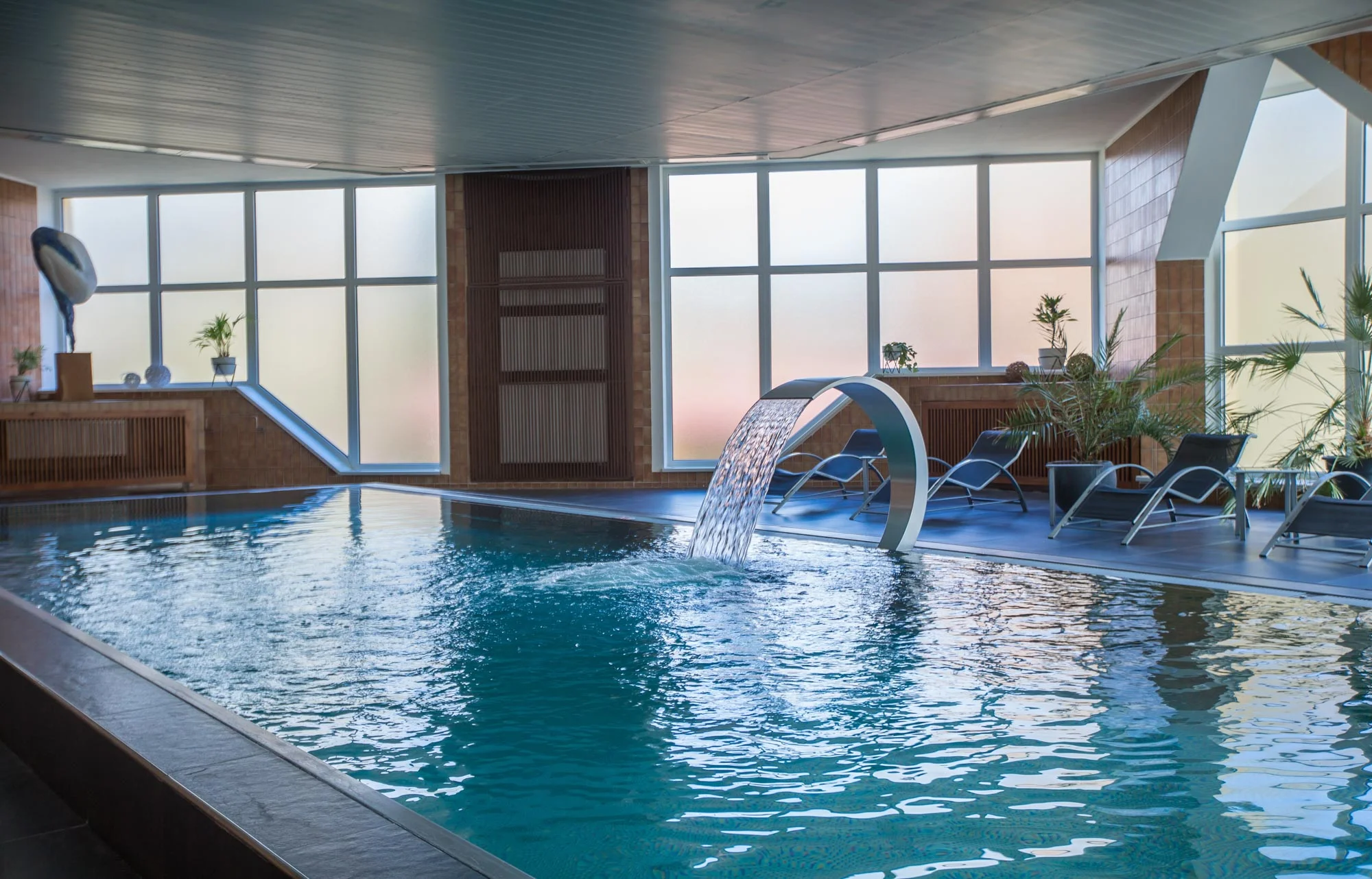 Zrekonstruovaný hotel v centru Františkových Lázní: snídaně či plná penze, bazén i procedury