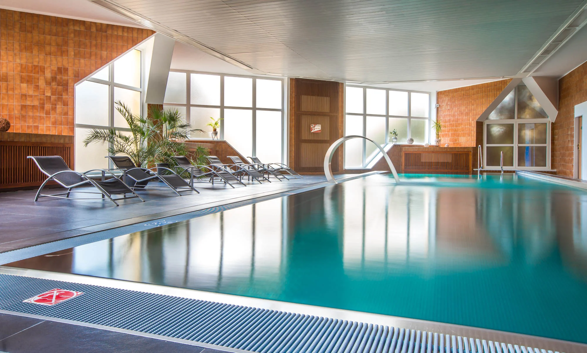 Zrekonstruovaný hotel v centru Františkových Lázní: snídaně či plná penze, bazén i procedury