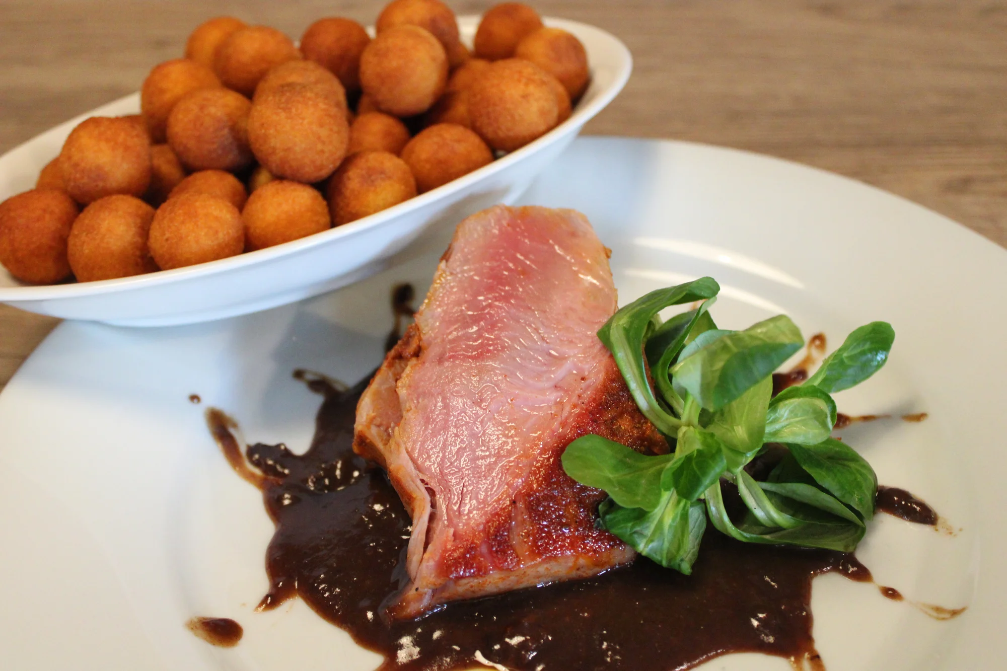 Vepřová panenka nebo masové prkno s pivem pro 2 osoby: krkovička, kuřecí i svíčková