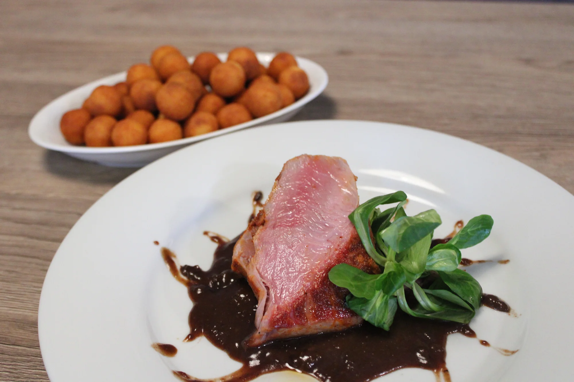 Vepřová panenka nebo masové prkno s pivem pro 2 osoby: krkovička, kuřecí i svíčková