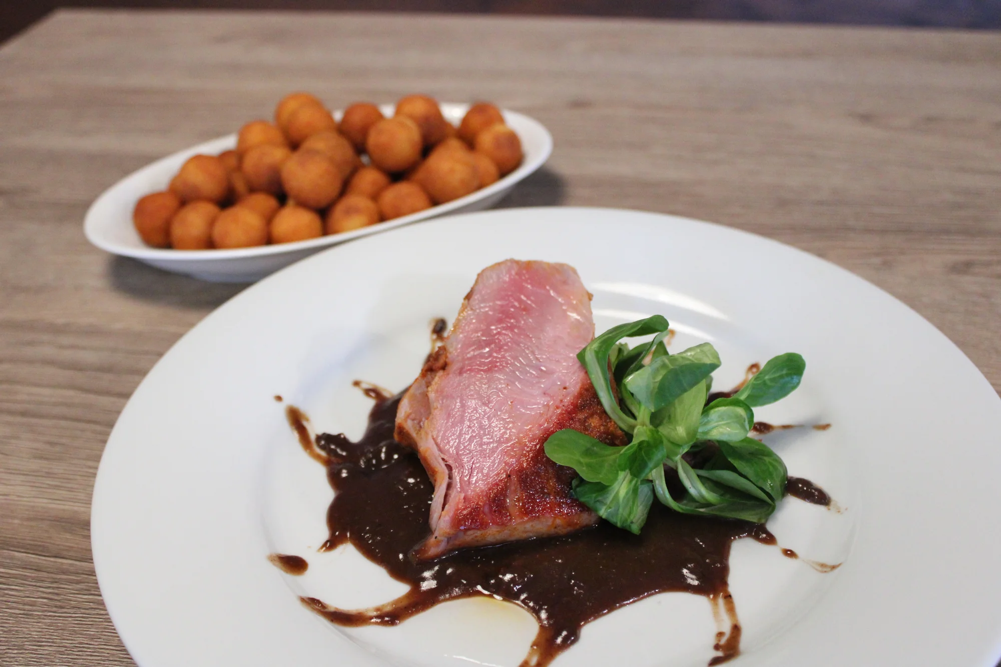 Vepřová panenka nebo masové prkno s pivem pro 2 osoby: krkovička, kuřecí i svíčková