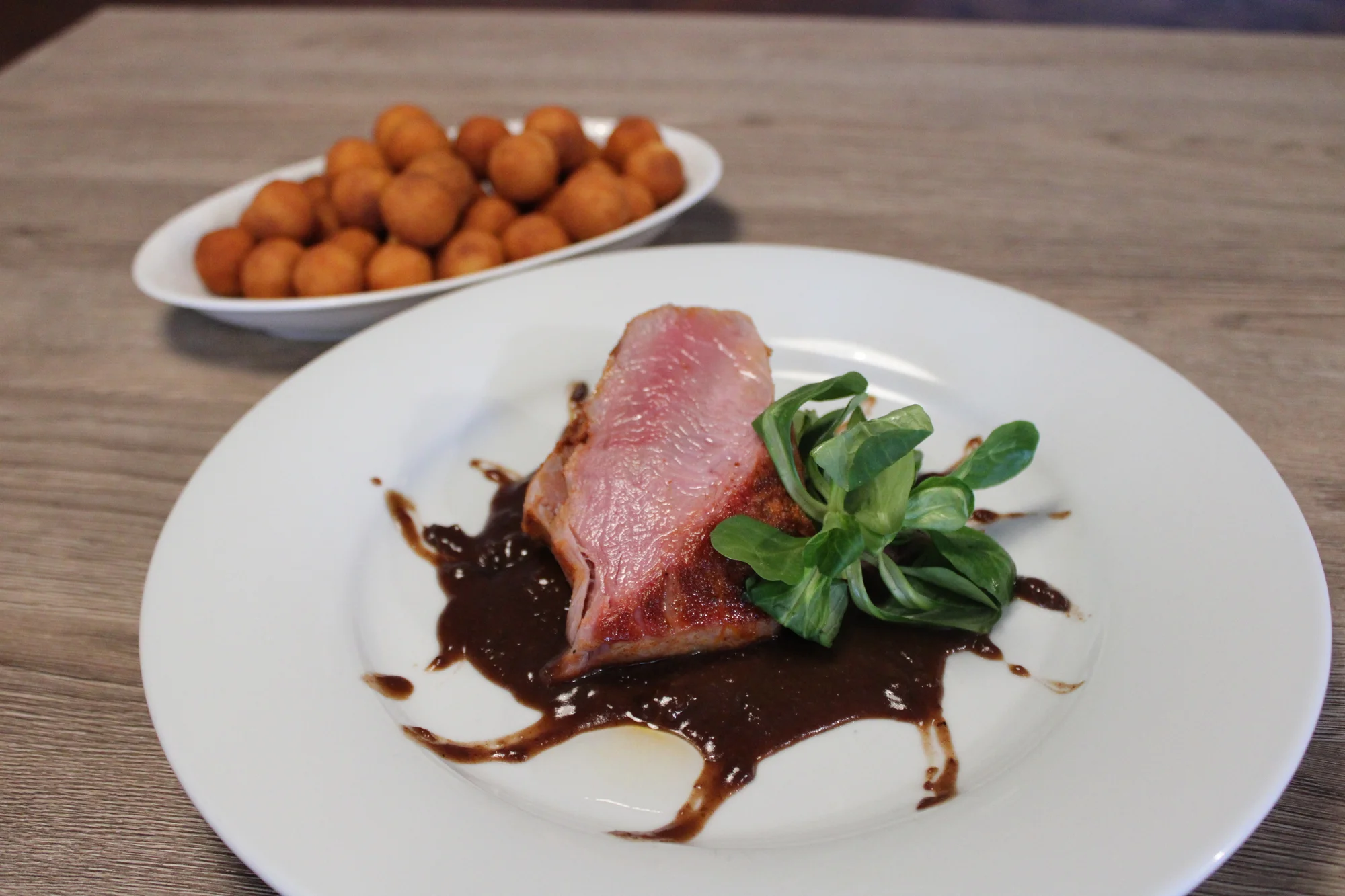 Vepřová panenka nebo masové prkno s pivem pro 2 osoby: krkovička, kuřecí i svíčková