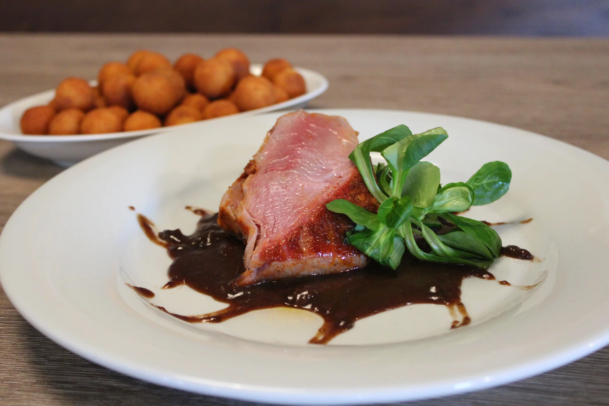 Vepřová panenka nebo masové prkno s pivem pro 2 osoby: krkovička, kuřecí i svíčková