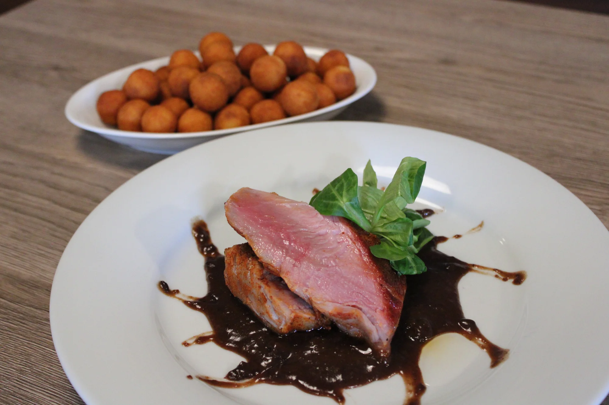 Vepřová panenka nebo masové prkno s pivem pro 2 osoby: krkovička, kuřecí i svíčková