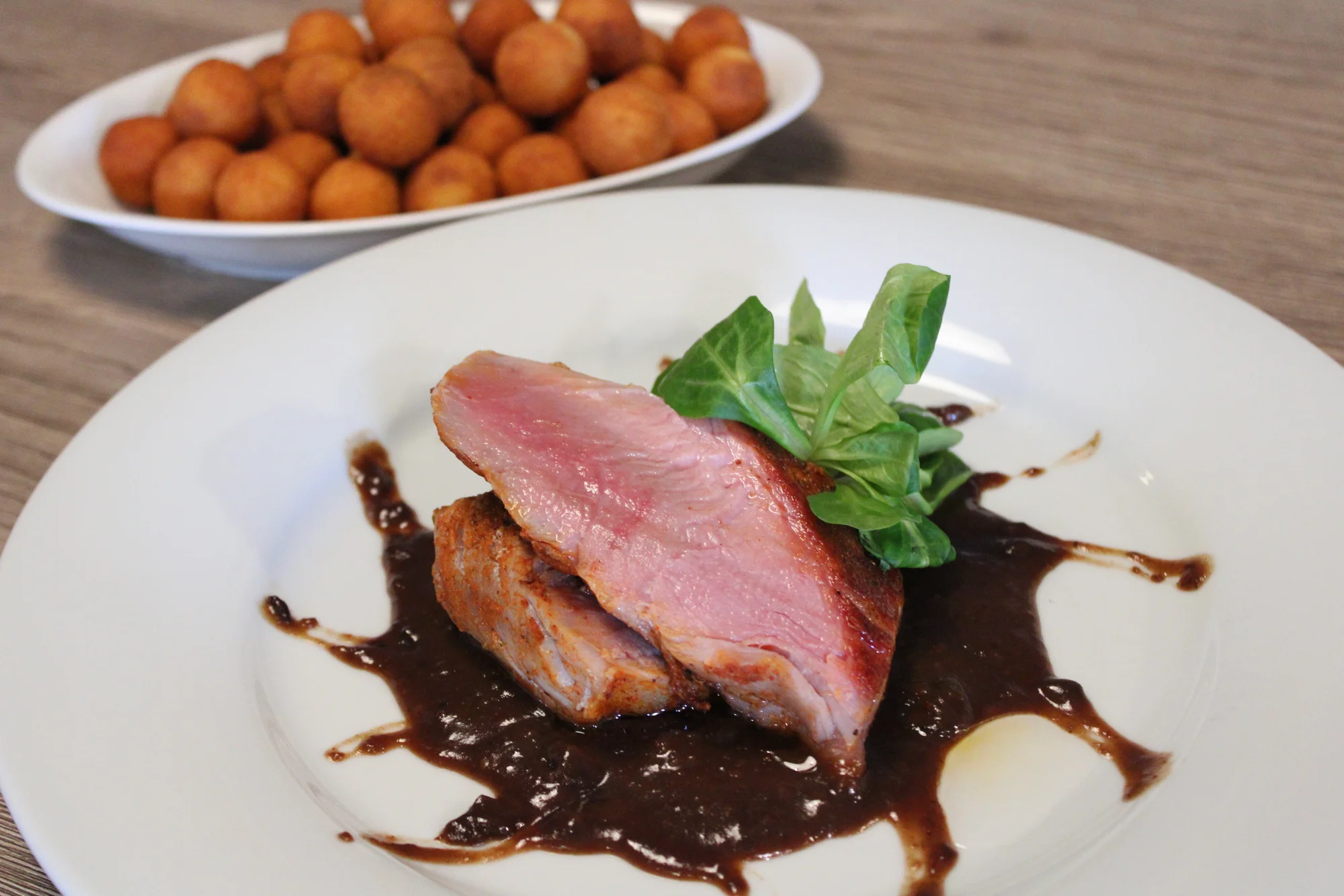 Vepřová panenka nebo masové prkno s pivem pro 2 osoby: krkovička, kuřecí i svíčková