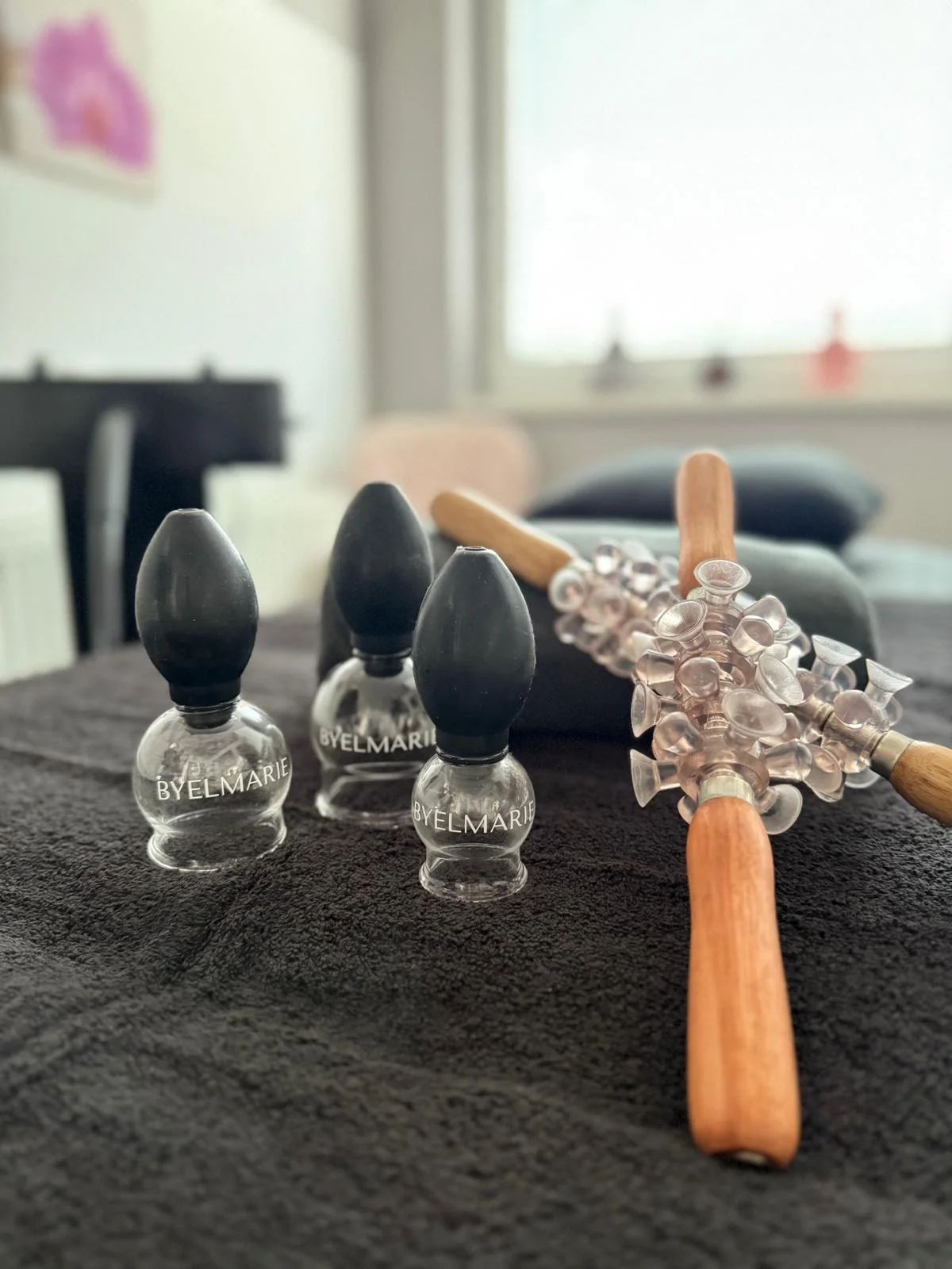 Kompletní ošetření pro tvarování postavy: baňky FUFFU, rollcuping a Vibroslimfit