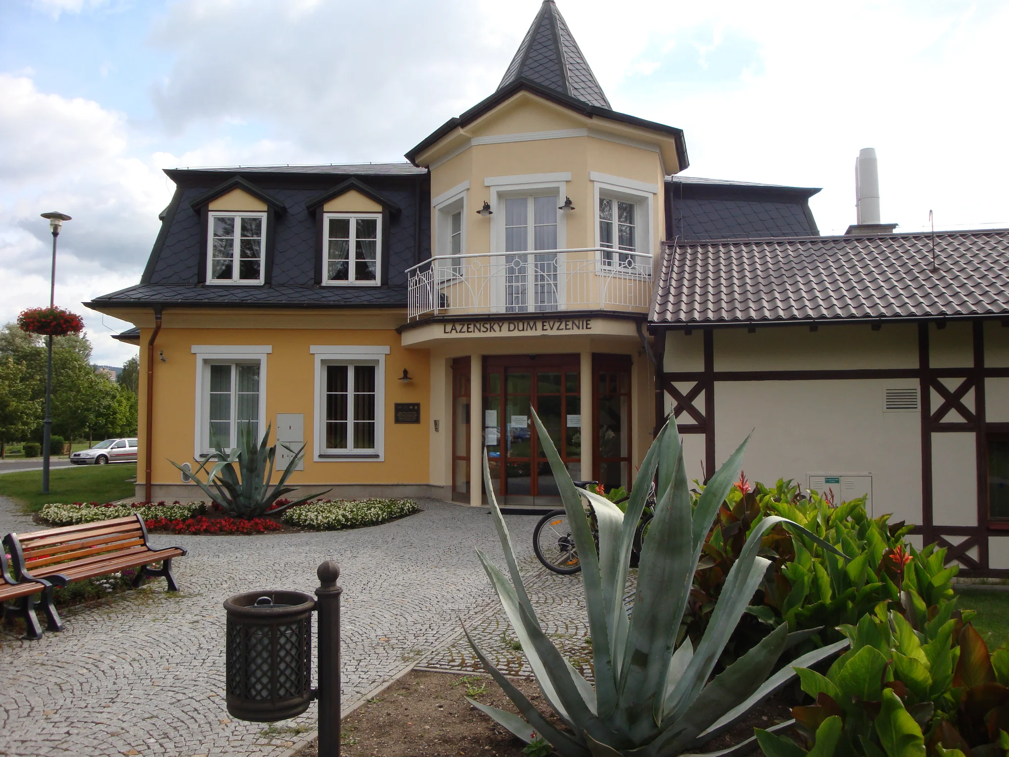 Lázeňský pobyt v Klášterci nad Ohří: snídaně či polopenze, vstup do bazénu s vířivkou a solné jeskyně