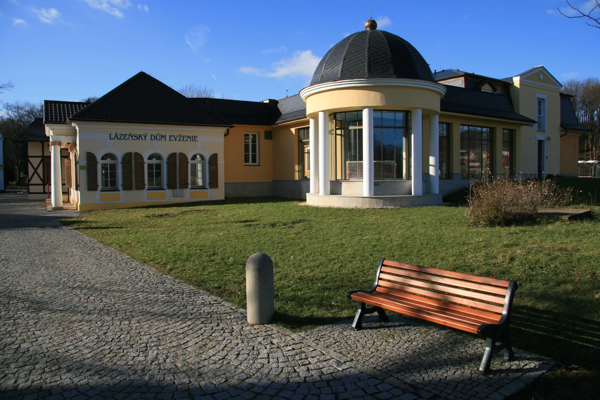 Lázeňský pobyt v Klášterci nad Ohří: snídaně či polopenze, vstup do bazénu s vířivkou a solné jeskyně