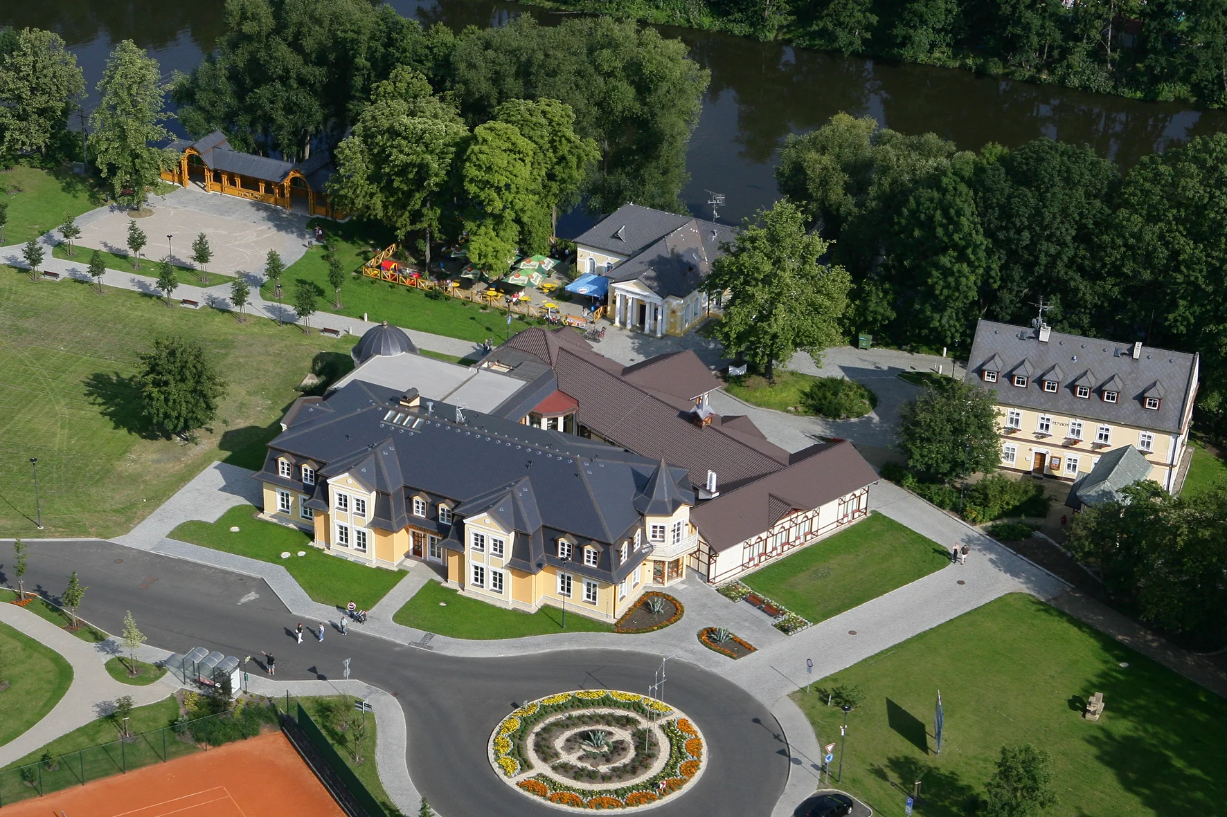 Lázeňský pobyt v Klášterci nad Ohří: snídaně či polopenze, vstup do bazénu s vířivkou a solné jeskyně