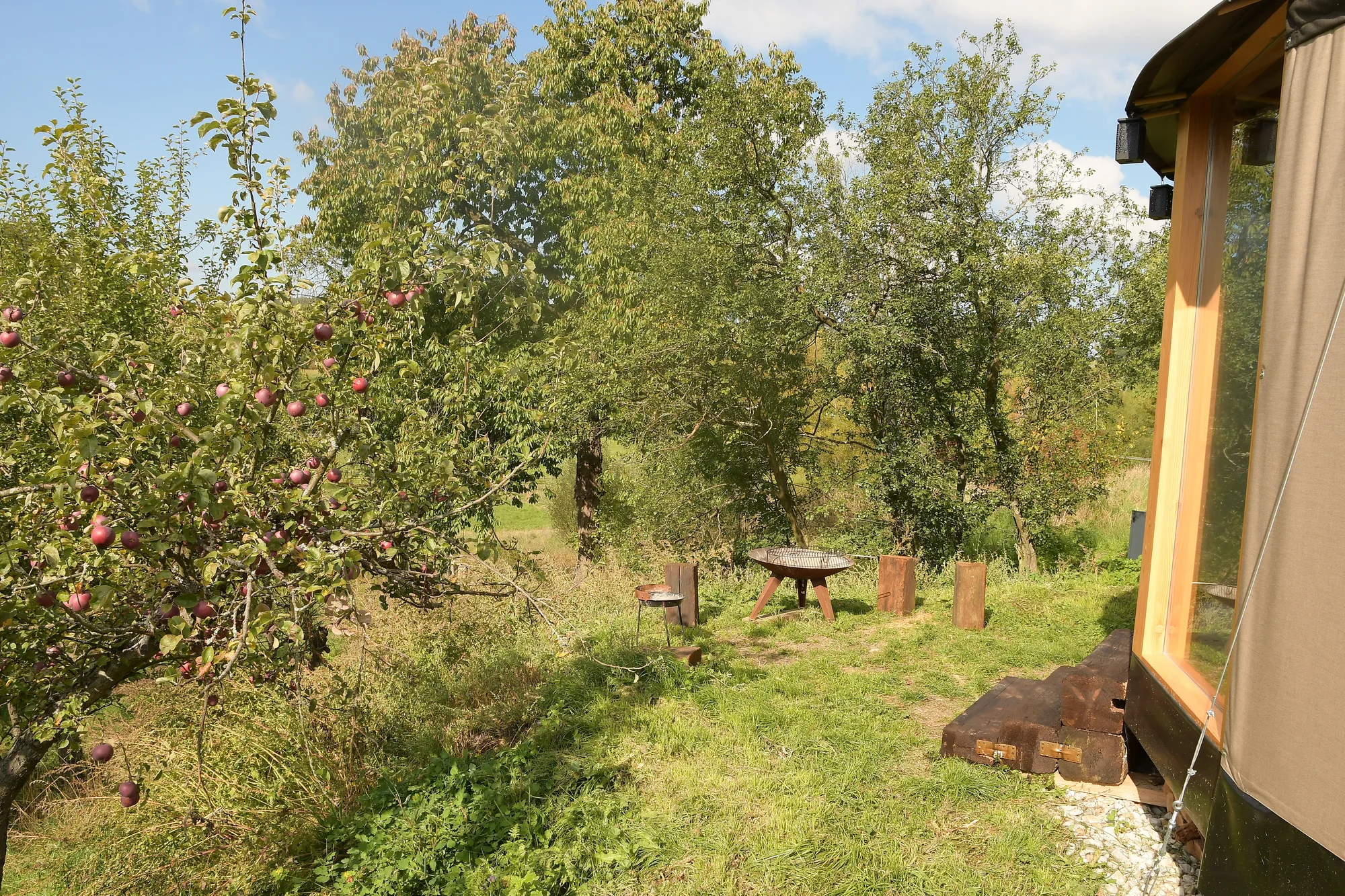 Jurta v Toulavě: areál statku uprostřed přírody a vyžití pro děti