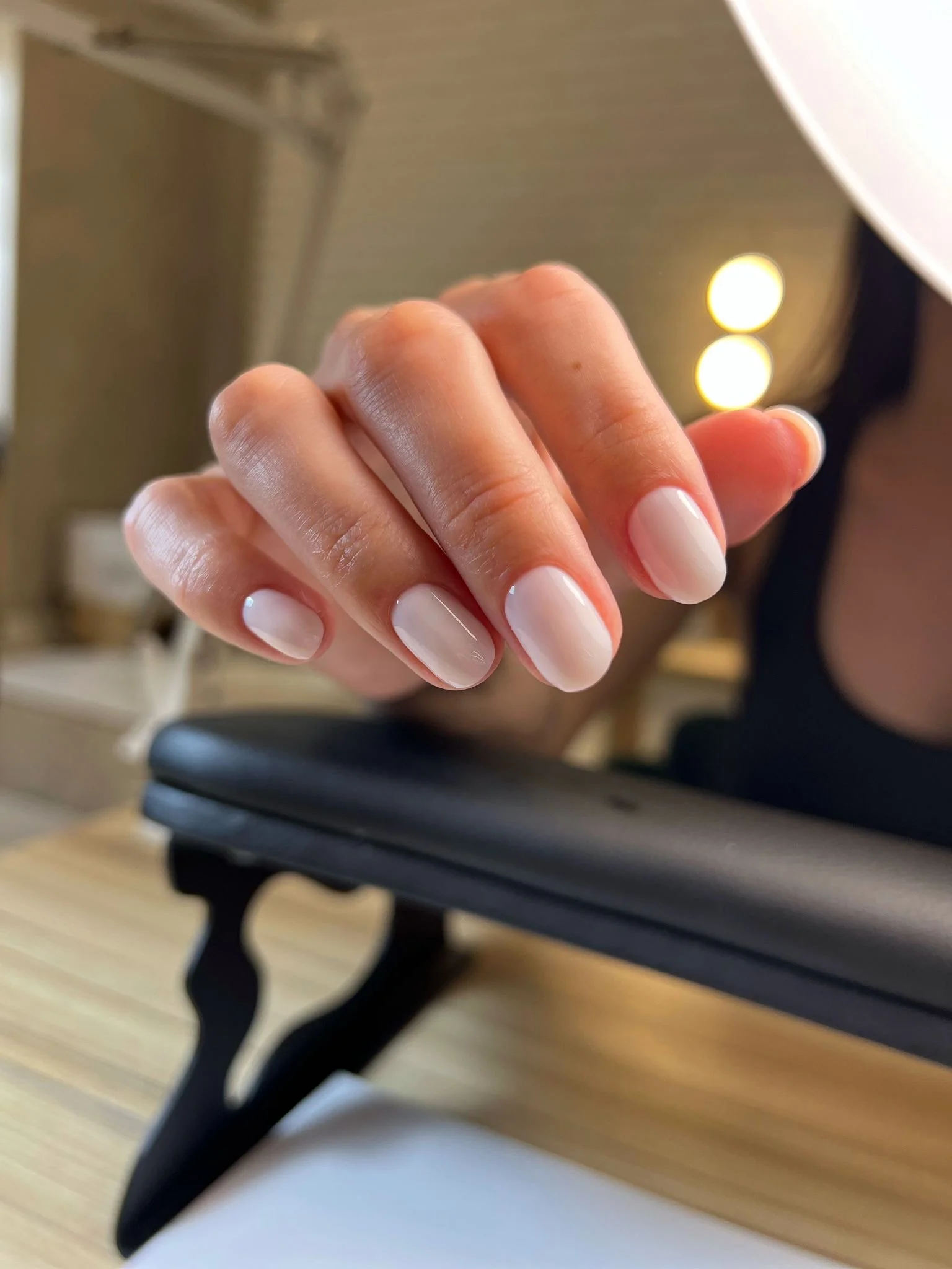 Manikúra v salonu v Libni: klasická, pánská, japonská i s gel lakem