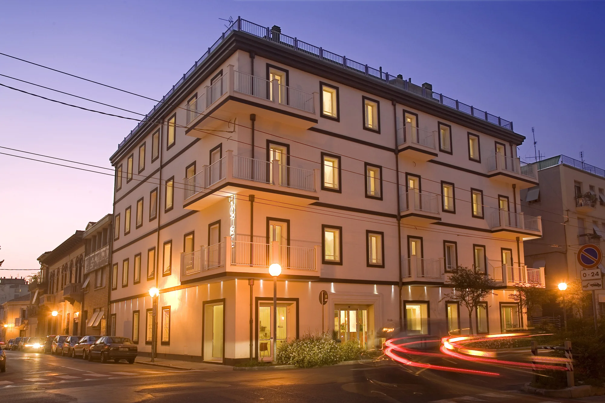 4* hotel se snídaní v historickém centru Rimini, cca 20 min. pěšky od pláže