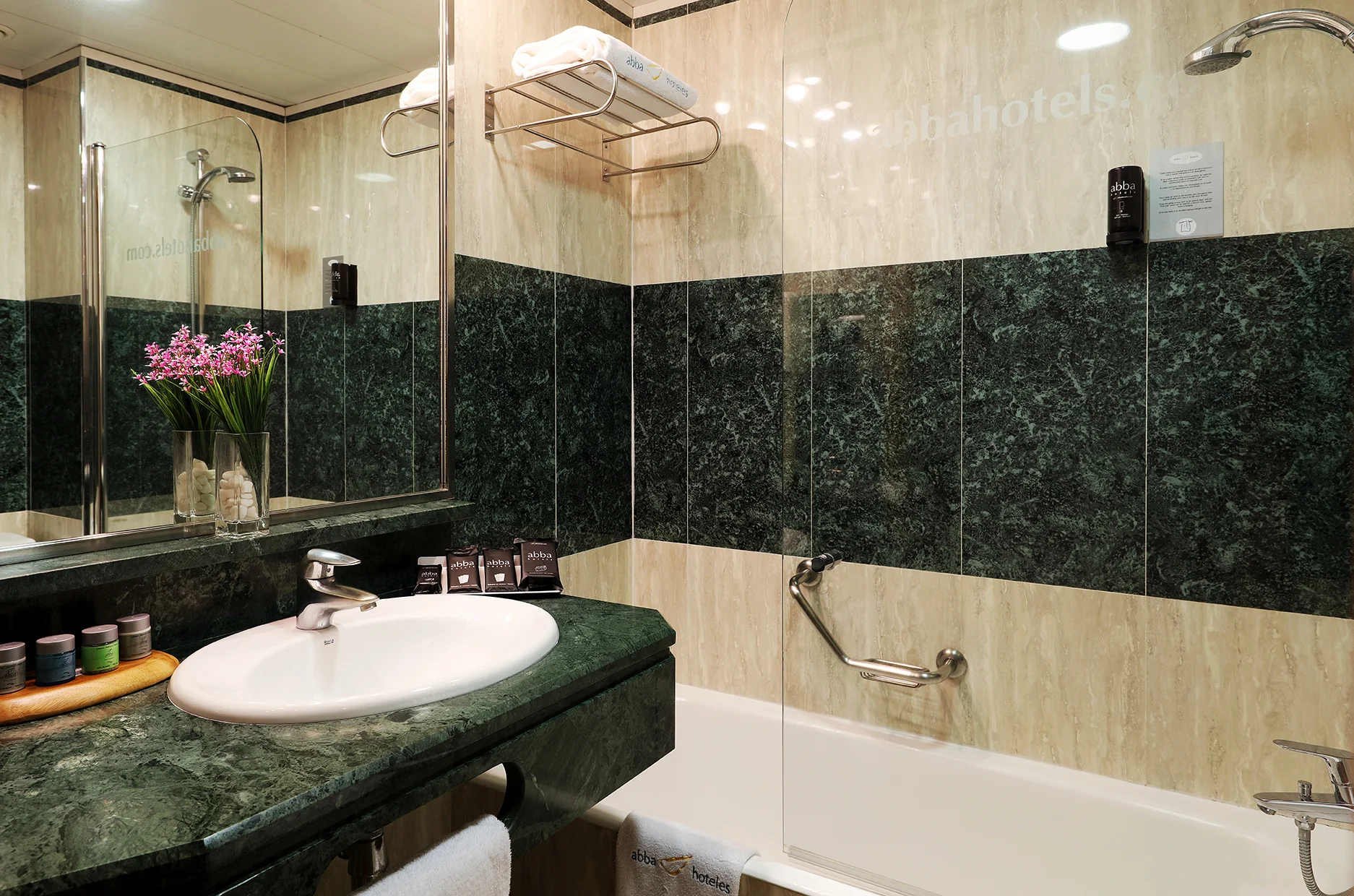 Pobyt v srdci Barcelony se snídaní: hotel pár minut od ulice La Rambla a 4 km od Sagrada Família