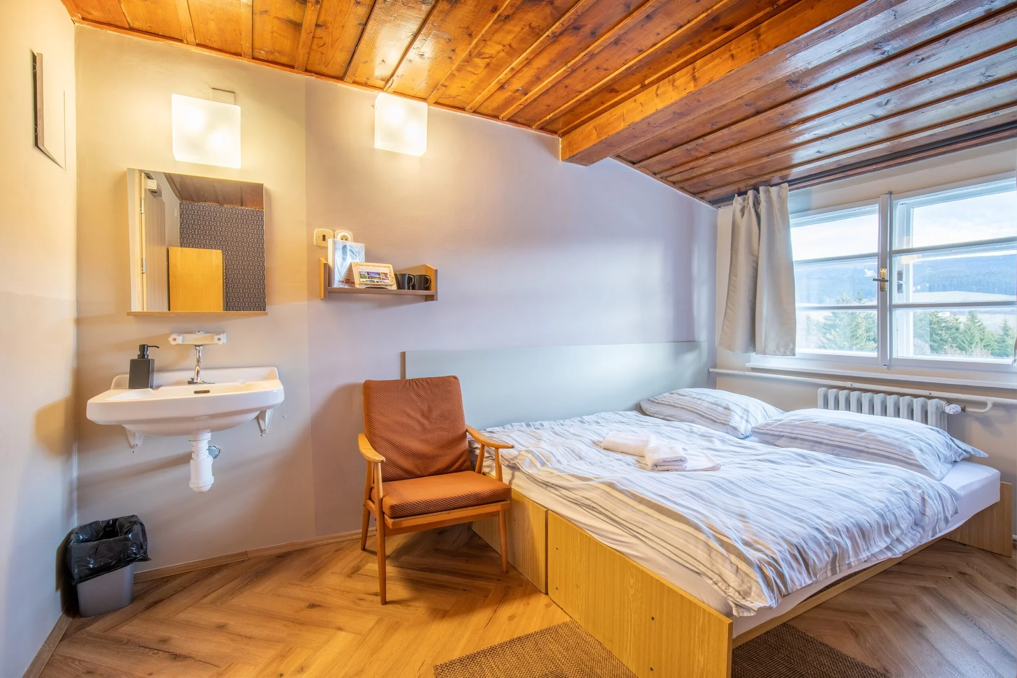 Aktivní dovolená v Orlických horách pro pár i rodinu: retro pokoj, studio či apartmán s kuchyňkou