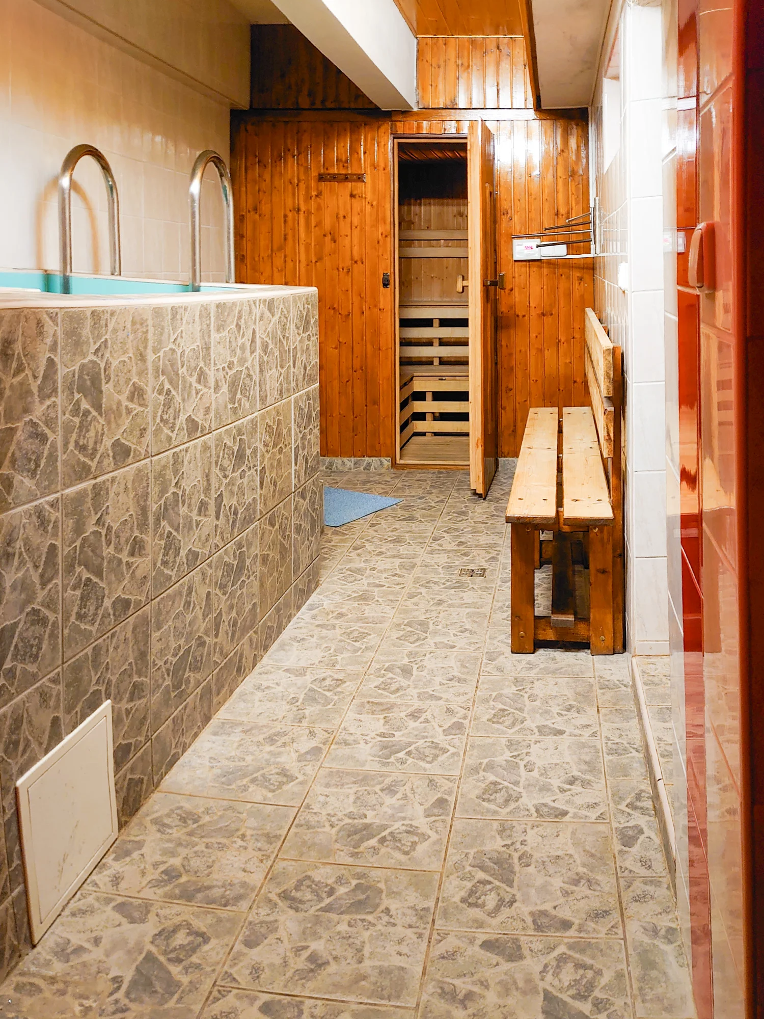 Privátní relax: 2 hodiny v sauně pro 1 až 3 osoby, odpočívárna s krbem