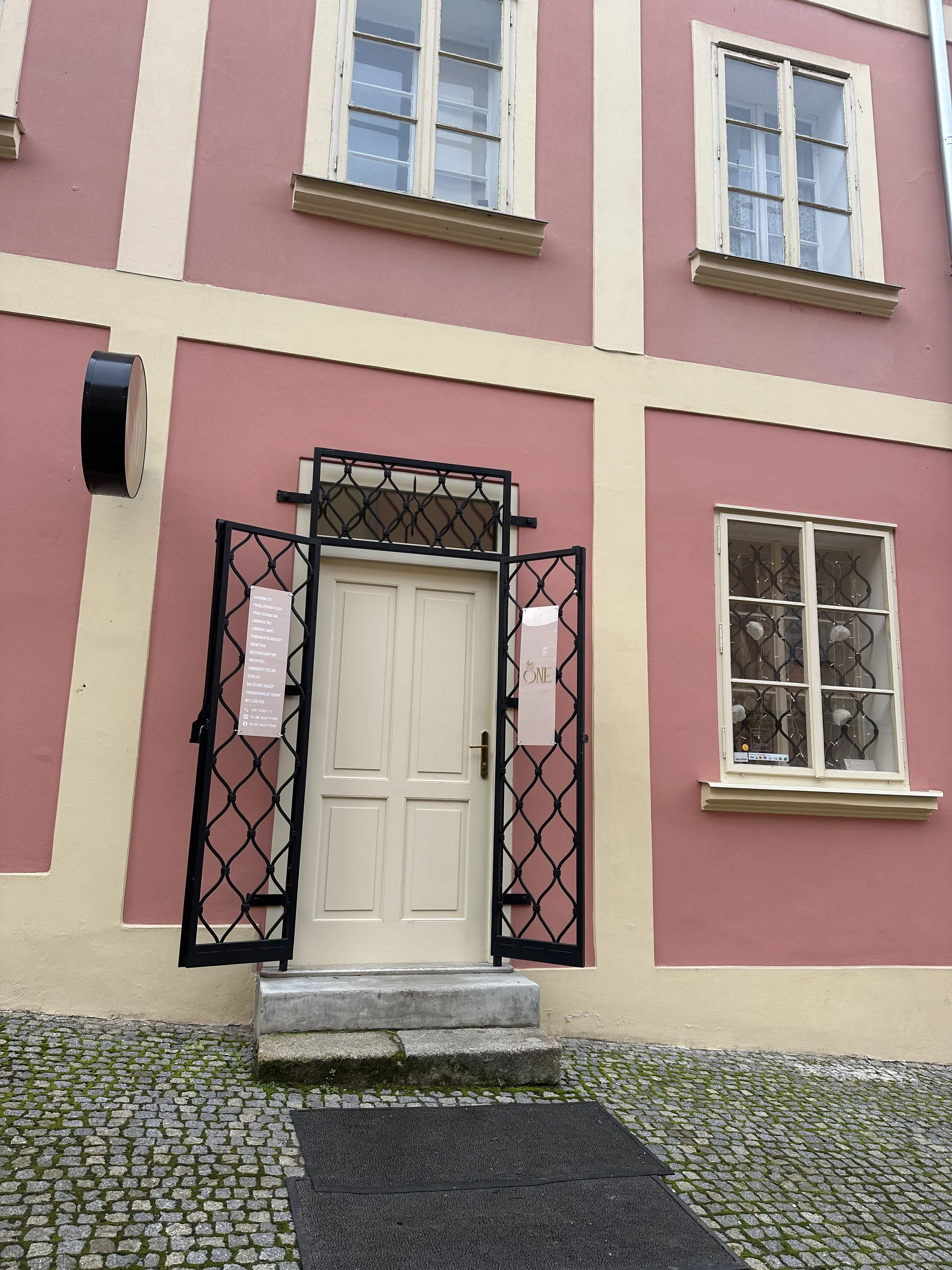 Gua Sha masáž obličeje pro dospělé i děti: varianty vč. masáže hlavy či rukou