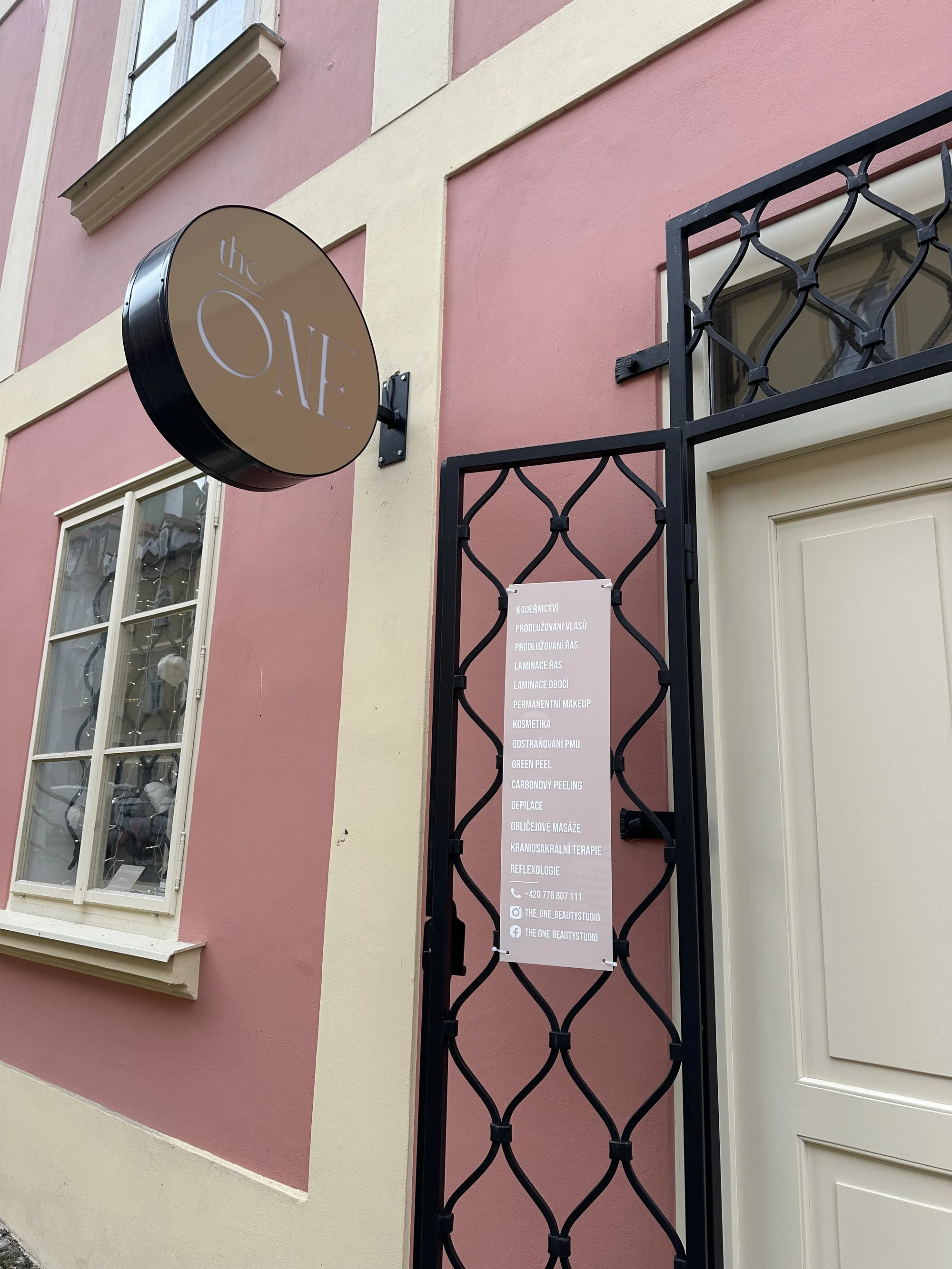 Gua Sha masáž obličeje pro dospělé i děti: varianty vč. masáže hlavy či rukou