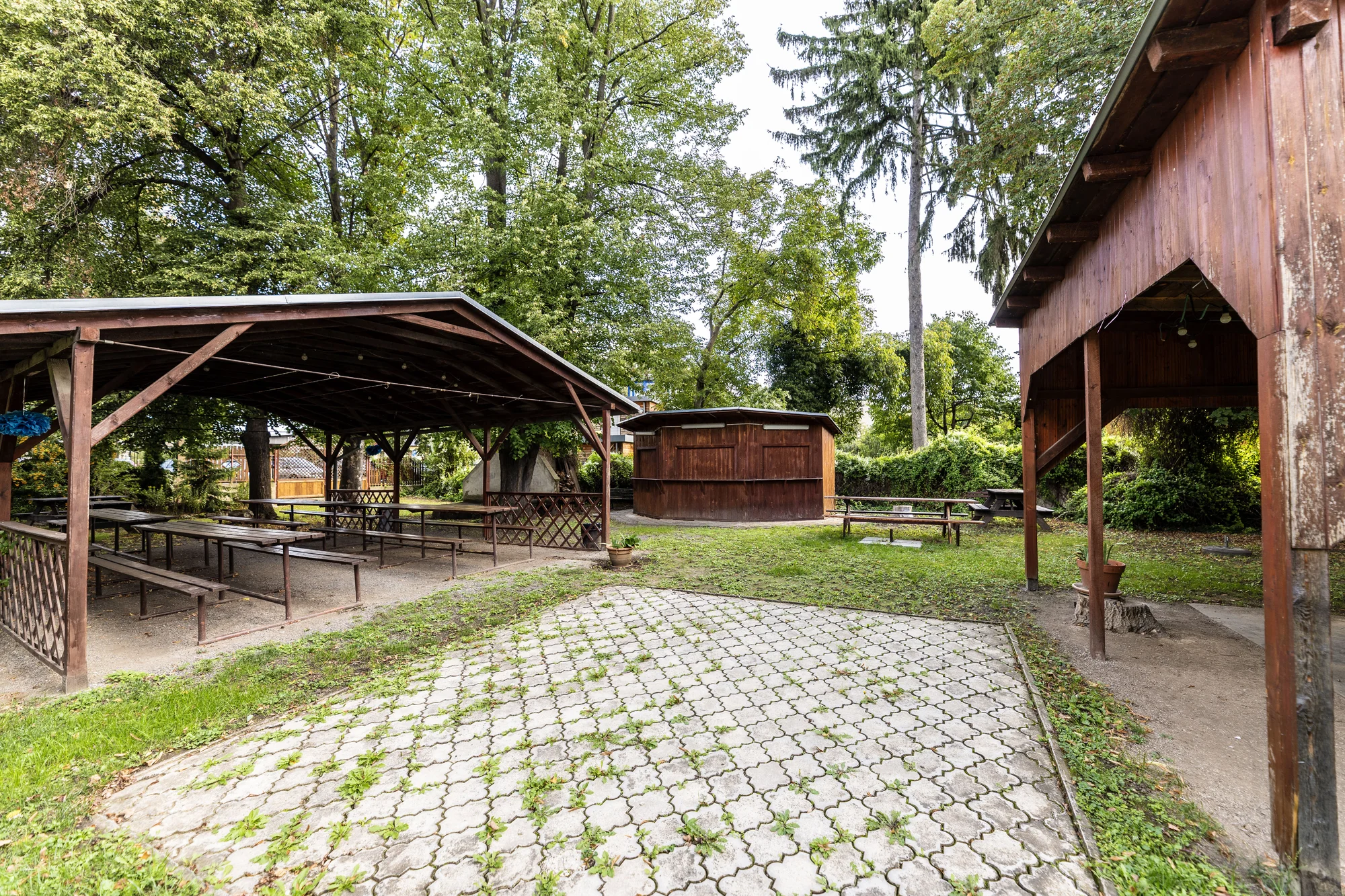 Pohodový pobyt v Českém Krasu: hotel v blízkosti Karlštejna, snídaně nebo polopenze