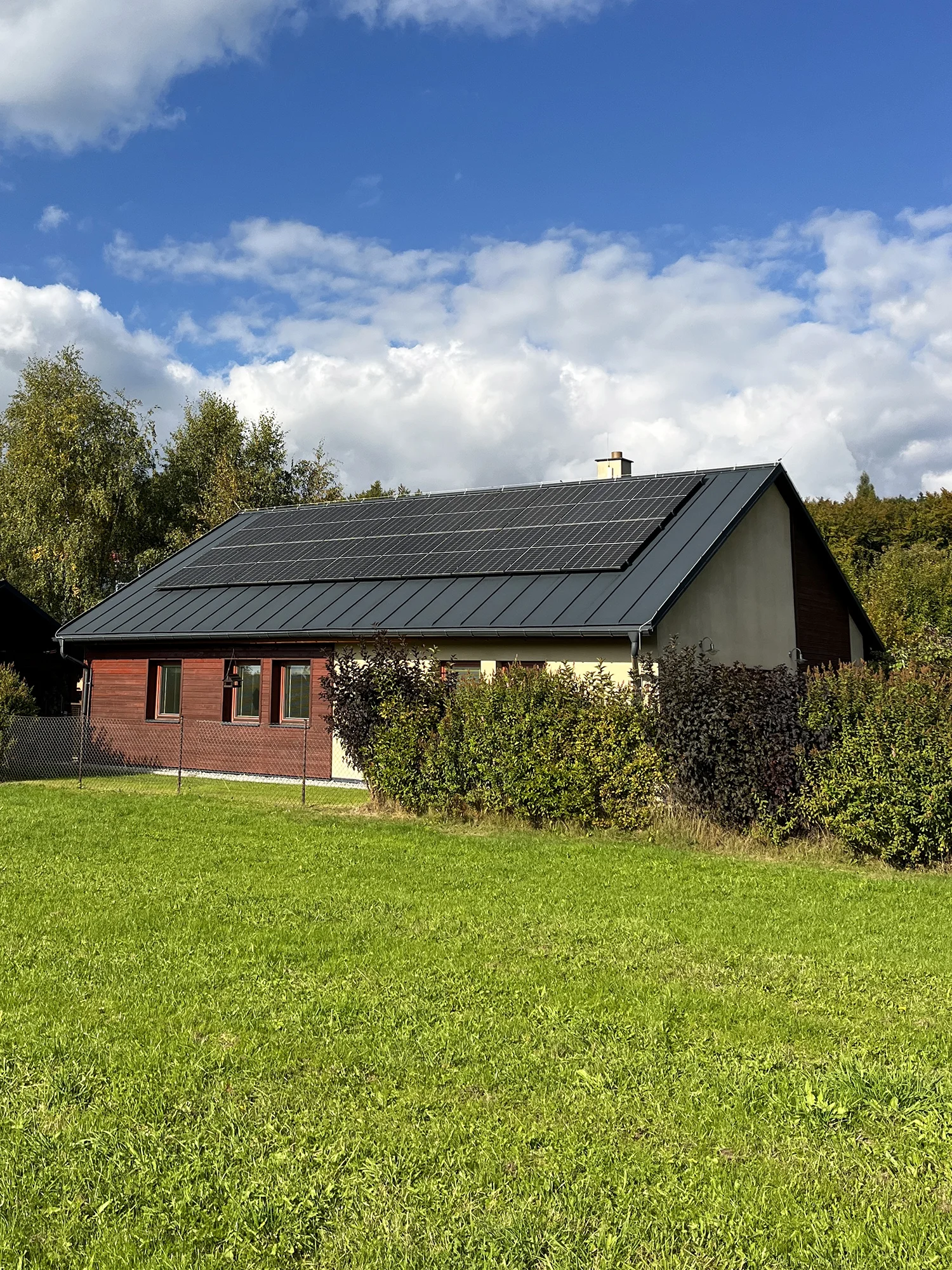 Dovolená v oblasti Tiských stěn: moderní prázdninový domek až pro 7 osob, možnost wellness