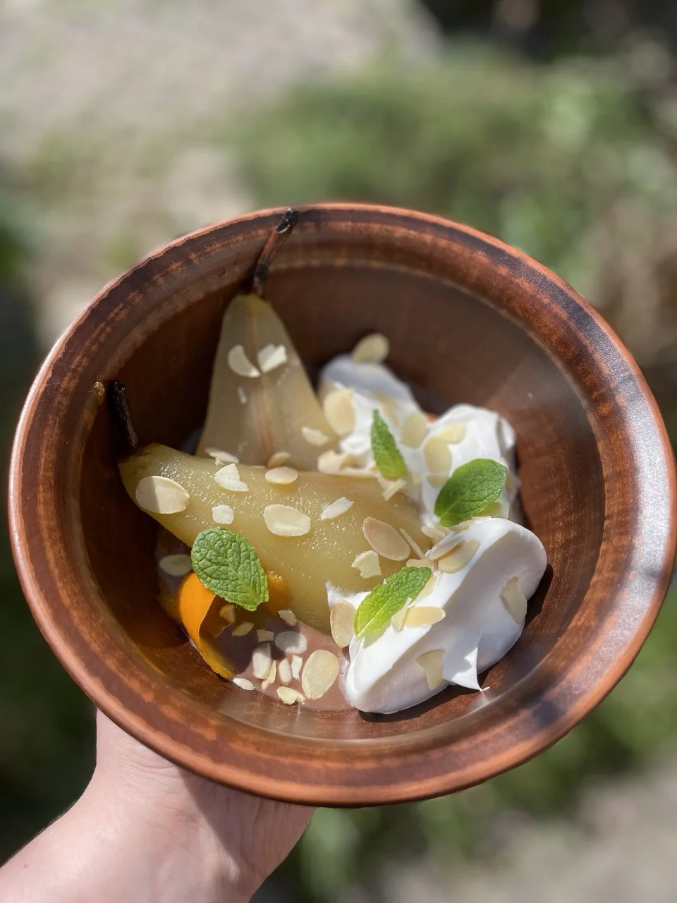 3chod. menu pro 1 či 2 osoby: boršč, bramboráčky v hrnečku i hruška Belle Hélène