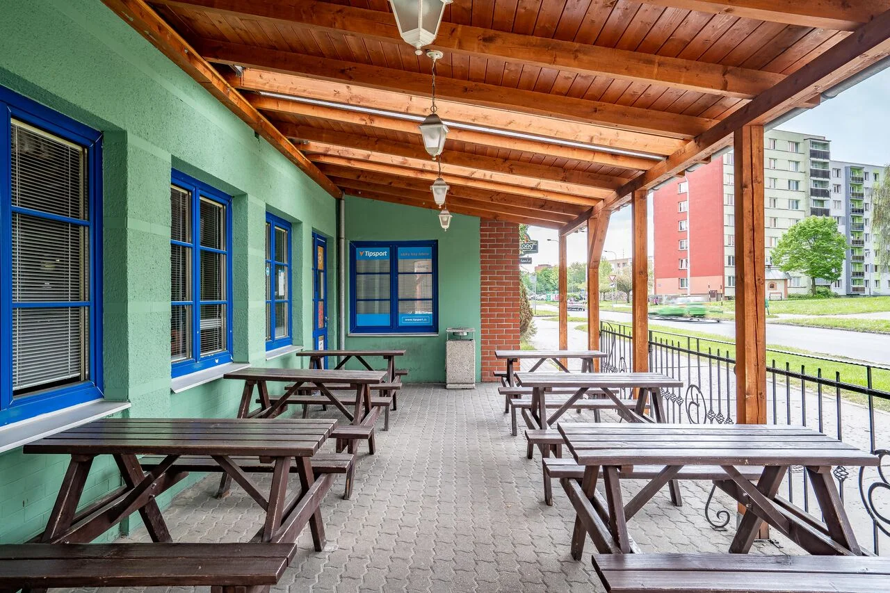 Kilový XXL bramburger s kuřecím a vepřovým masem pro 2–4 osoby