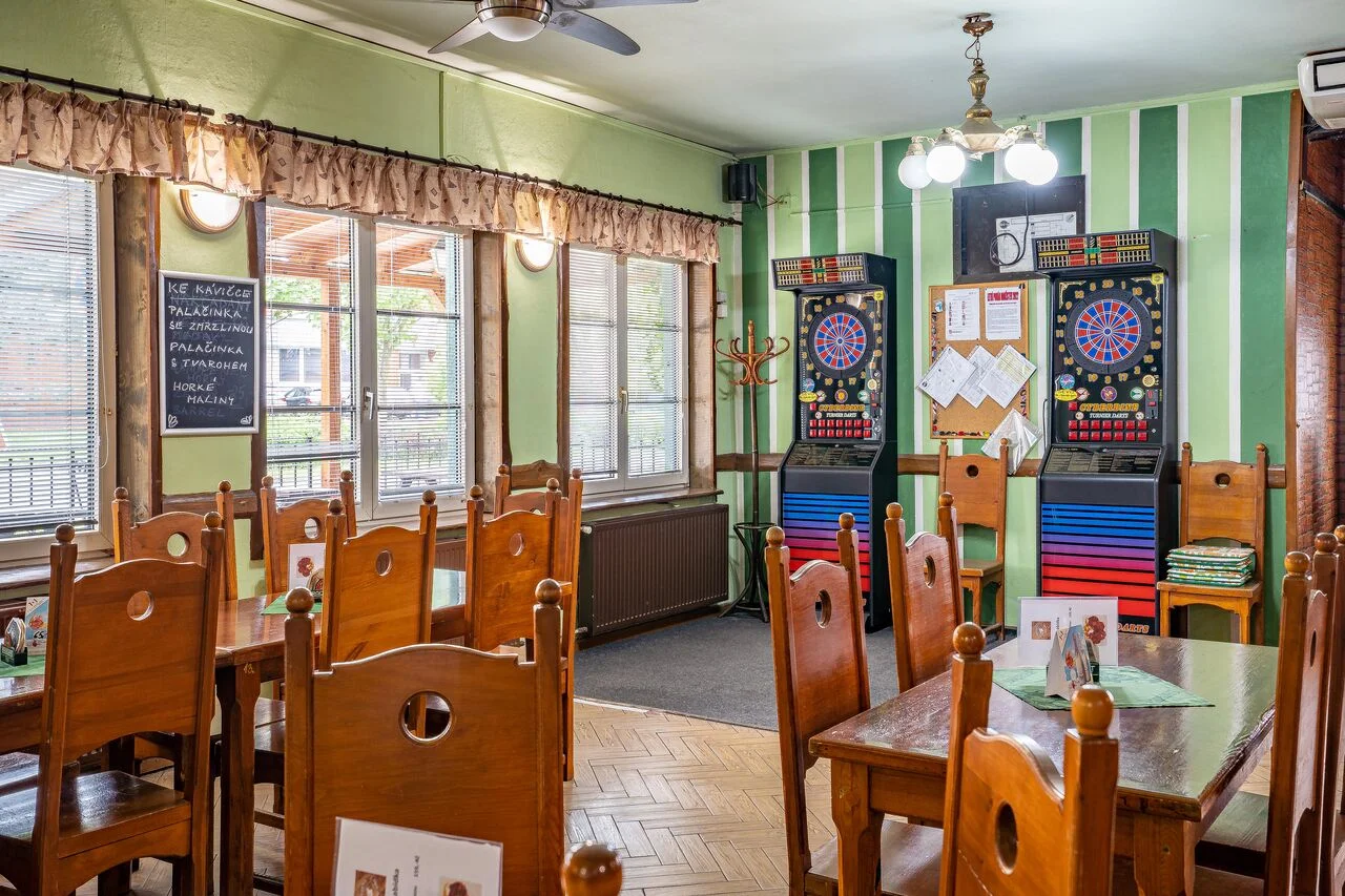 Kilový XXL bramburger s kuřecím a vepřovým masem pro 2–4 osoby