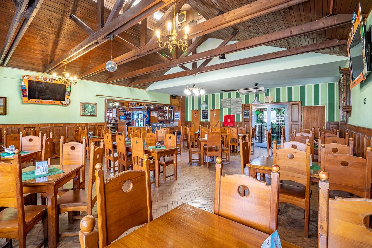 Kilový XXL bramburger s kuřecím a vepřovým masem pro 2–4 osoby