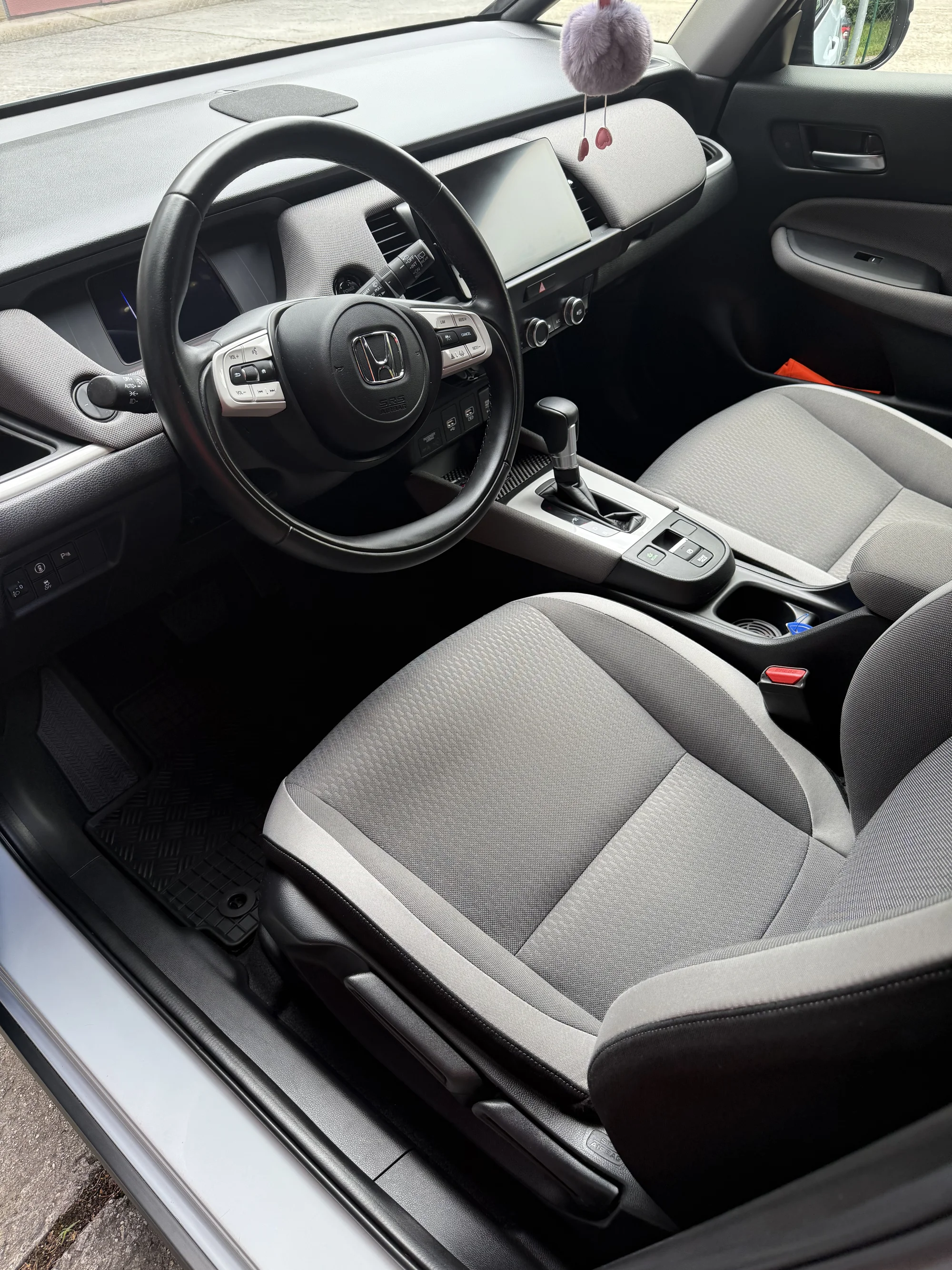 Detailní čištění interiéru i exteriéru vozu včetně ochrany laku keramickým sealantem