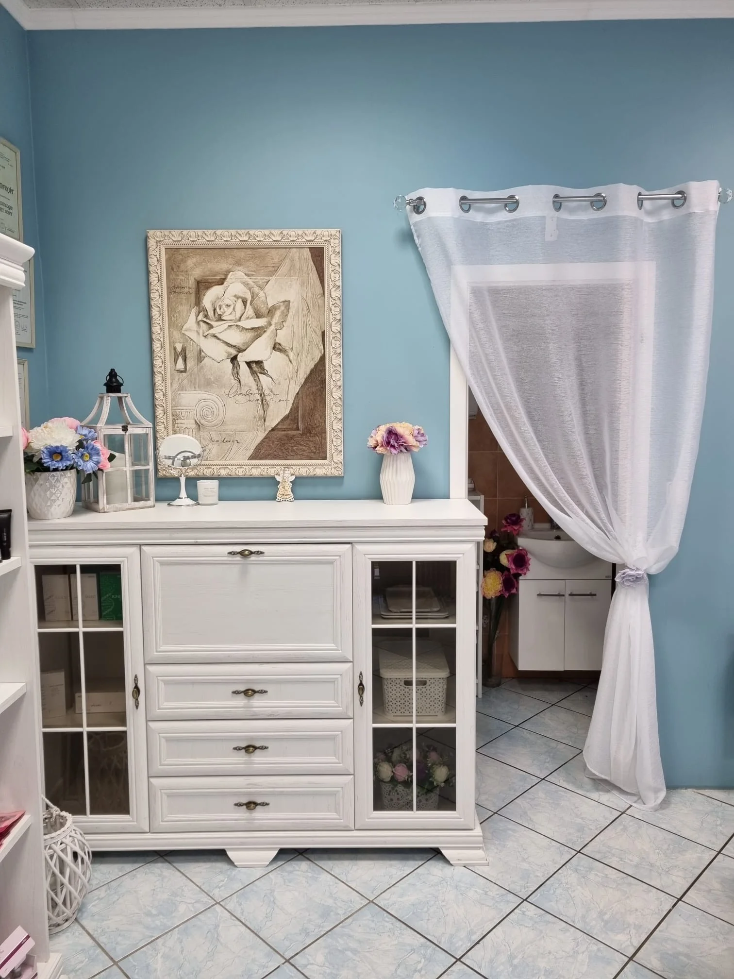 Kosmetické ošetření pleti kyselinou hyaluronovou a ultrazvukovou špachtlí i masáž dekoltu a obličeje