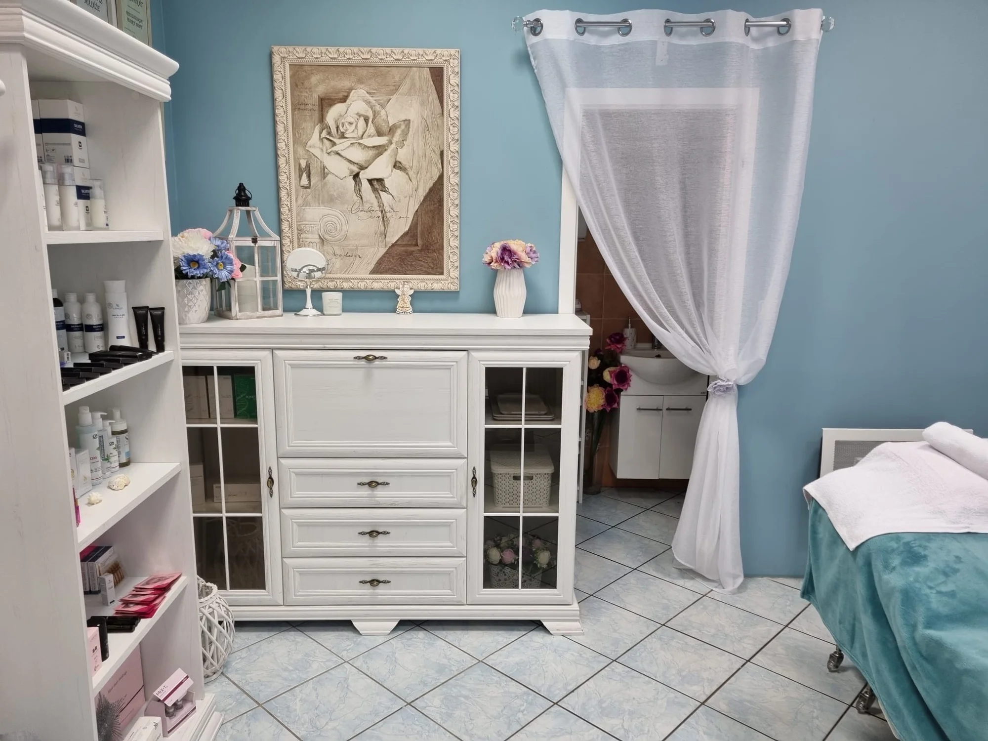 Kosmetické ošetření pleti kyselinou hyaluronovou a ultrazvukovou špachtlí i masáž dekoltu a obličeje