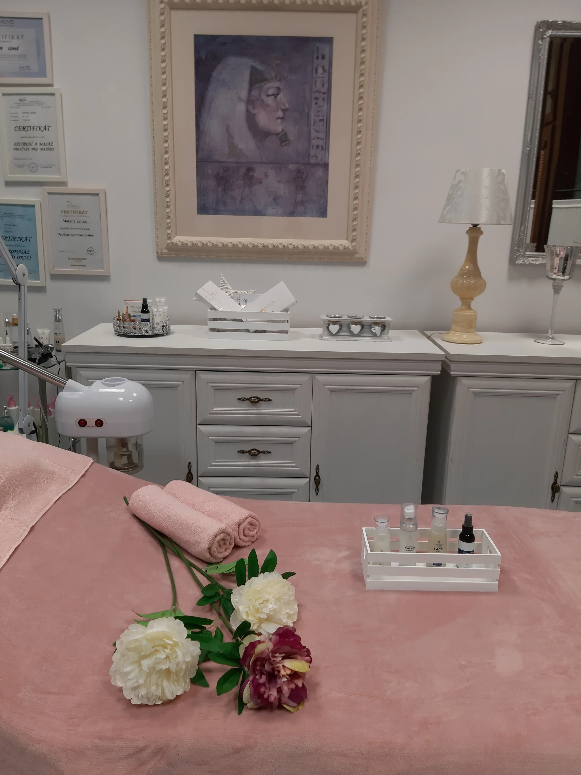 Mezoterapie obličeje nebo dekoltu s kyselinou hyaluronovou a smĕsí vitamínů