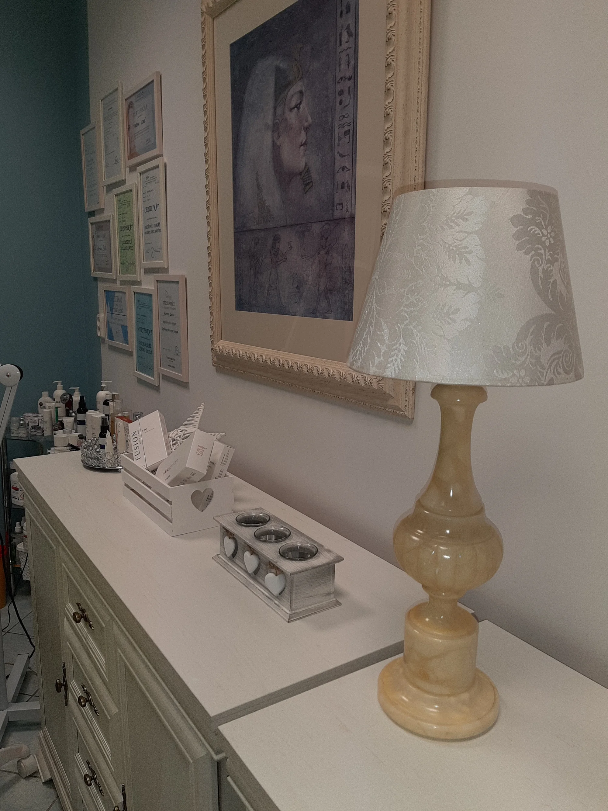 Mezoterapie obličeje nebo dekoltu s kyselinou hyaluronovou a smĕsí vitamínů