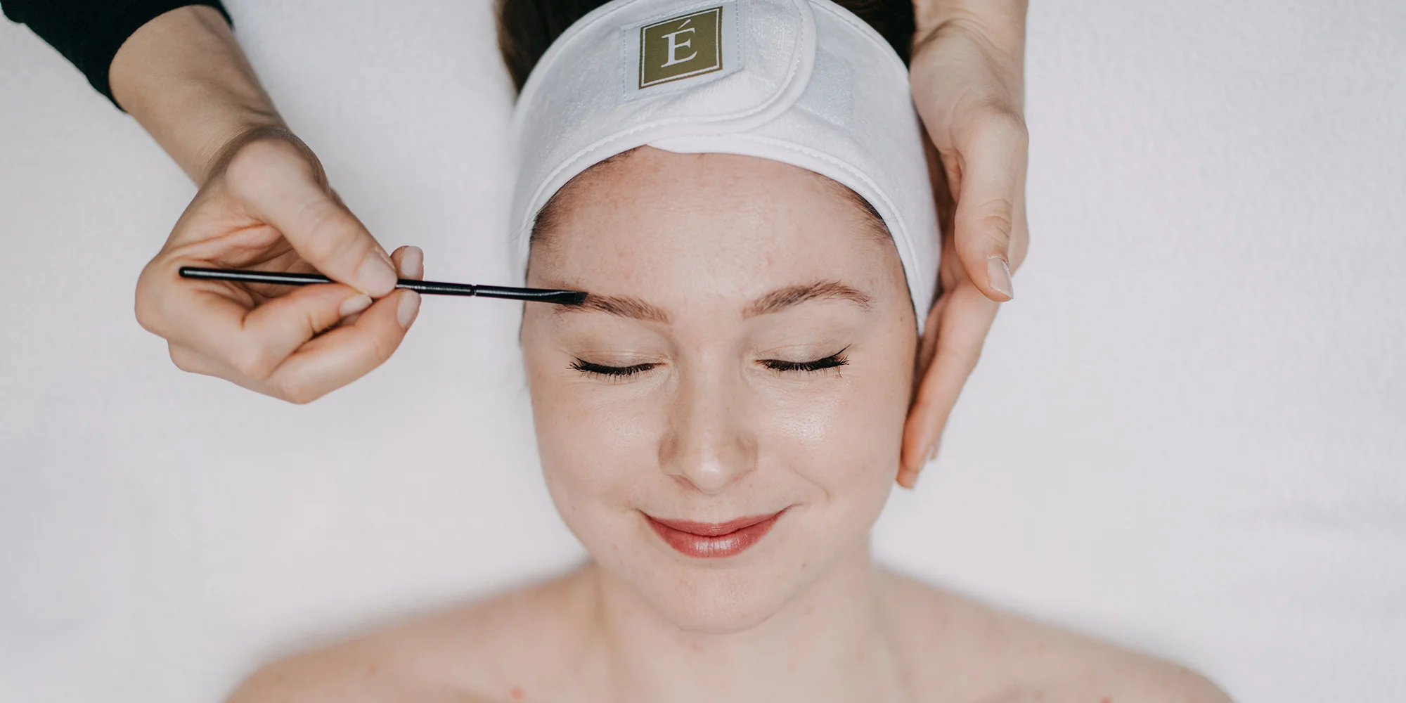 Laminace obočí nebo lash lifting vč. výživy a barvení v moderním salonu