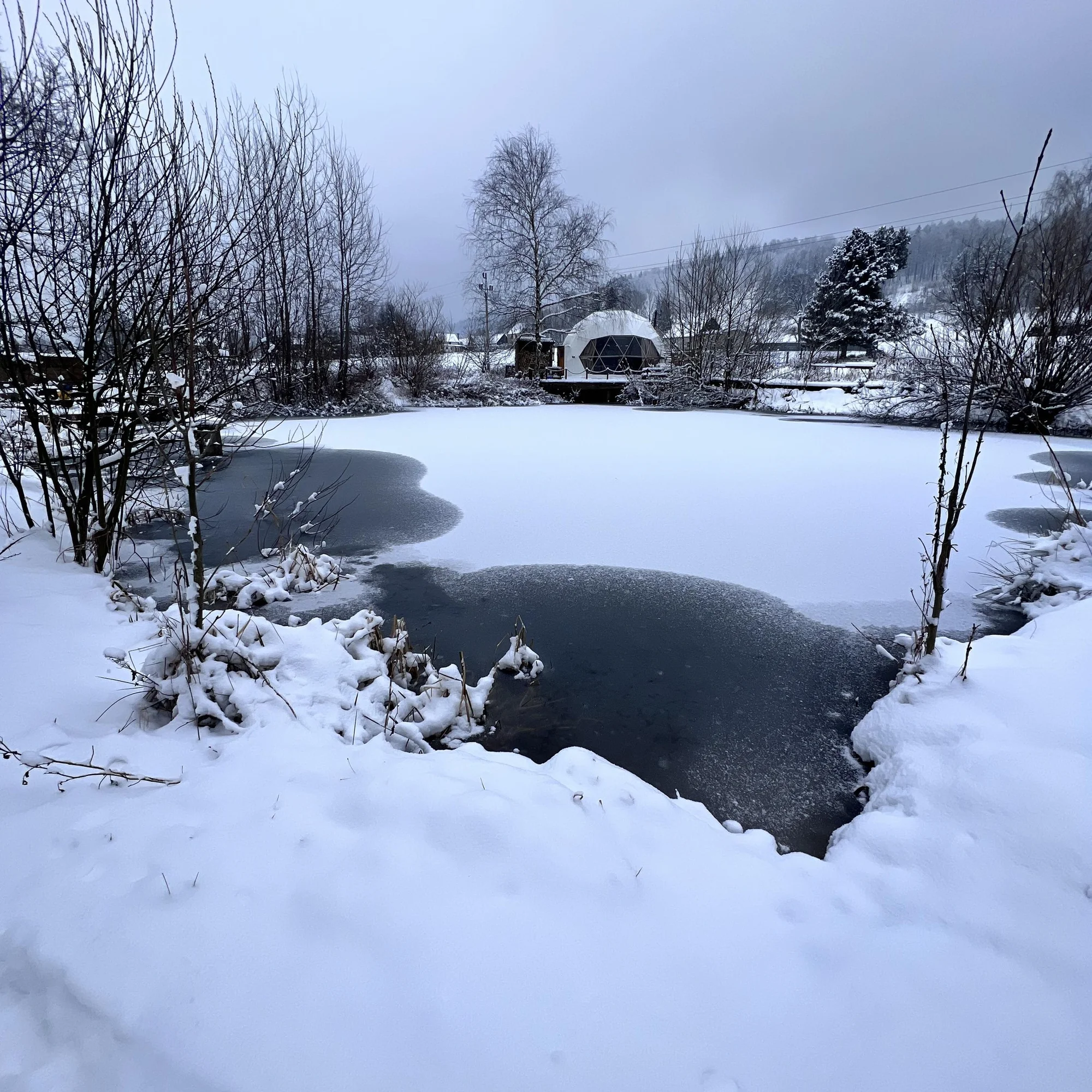 Glamping na severu Čech s rybníkem a horkou lázní: ubytování až pro 6 osob
