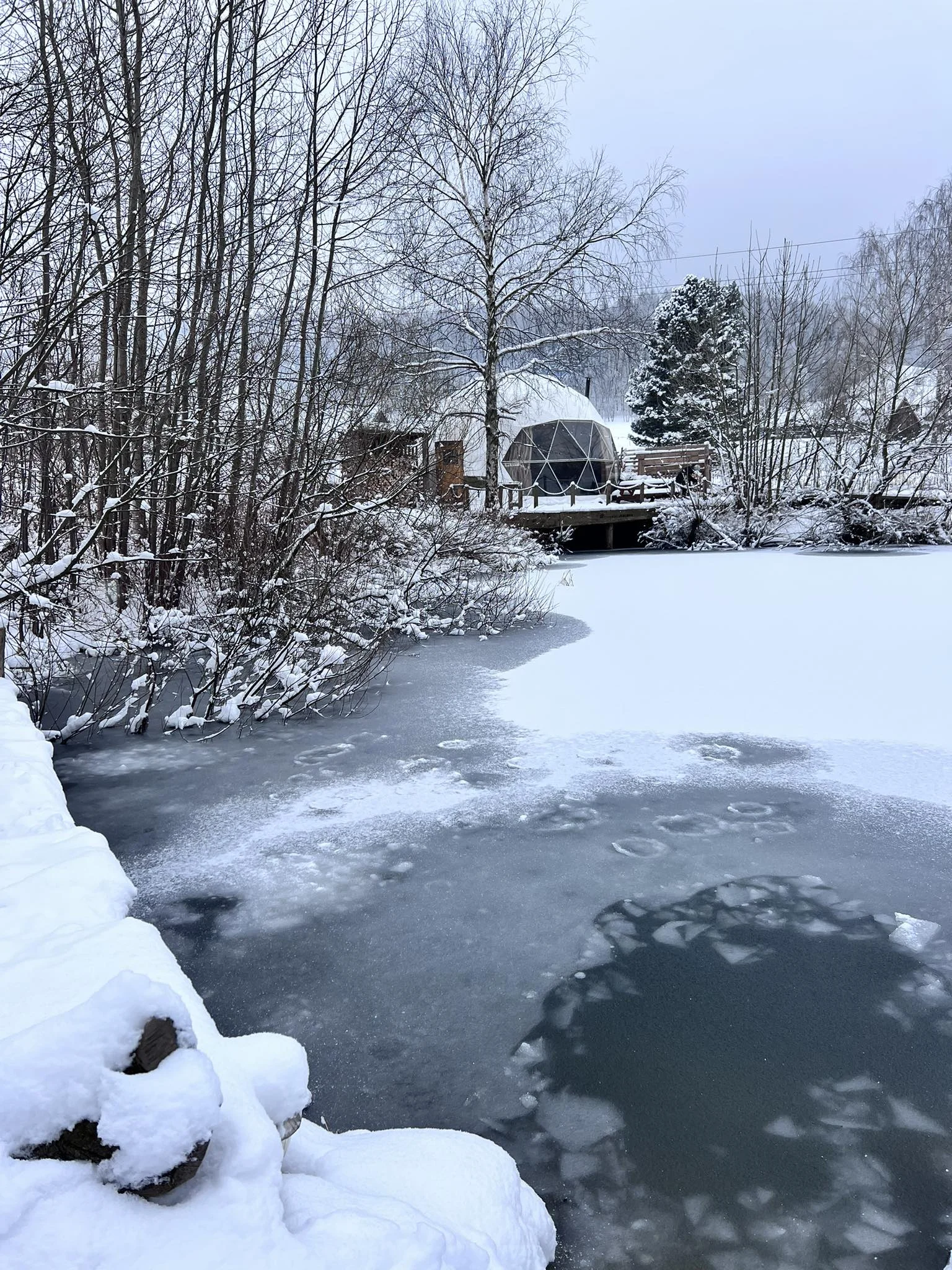 Glamping na severu Čech s rybníkem a horkou lázní: ubytování až pro 6 osob