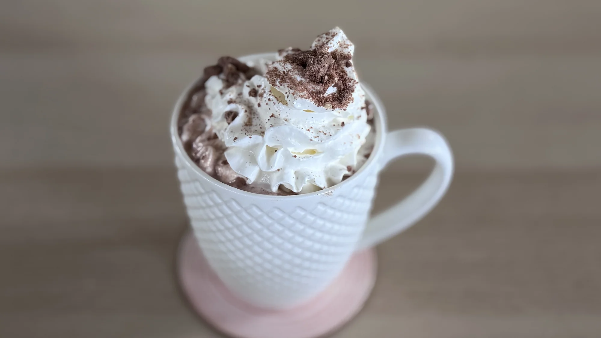 Horká čokoláda podle výběru v kavárně s dětskou herničkou