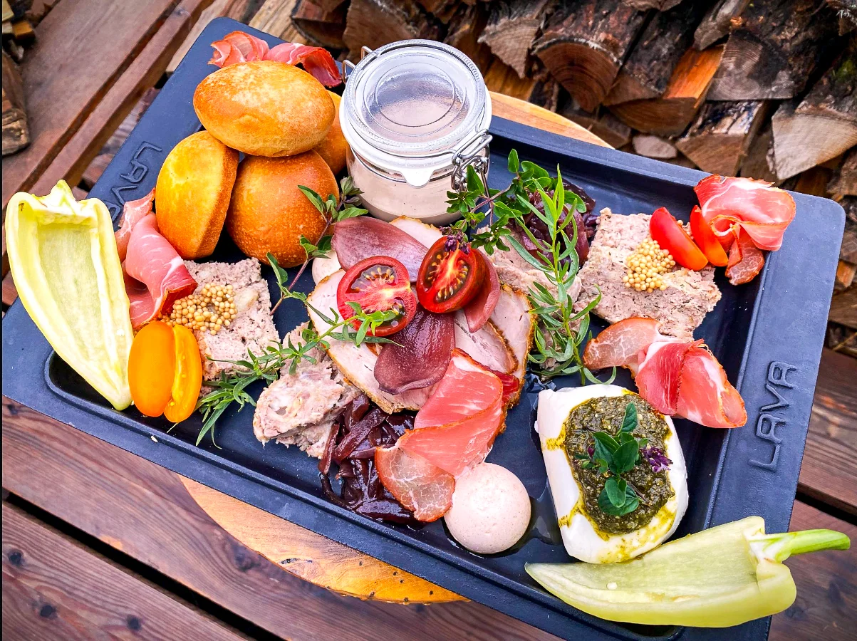 Výjimečný adult-friendly pobyt v designové chatce s privátní saunou a vířivkou