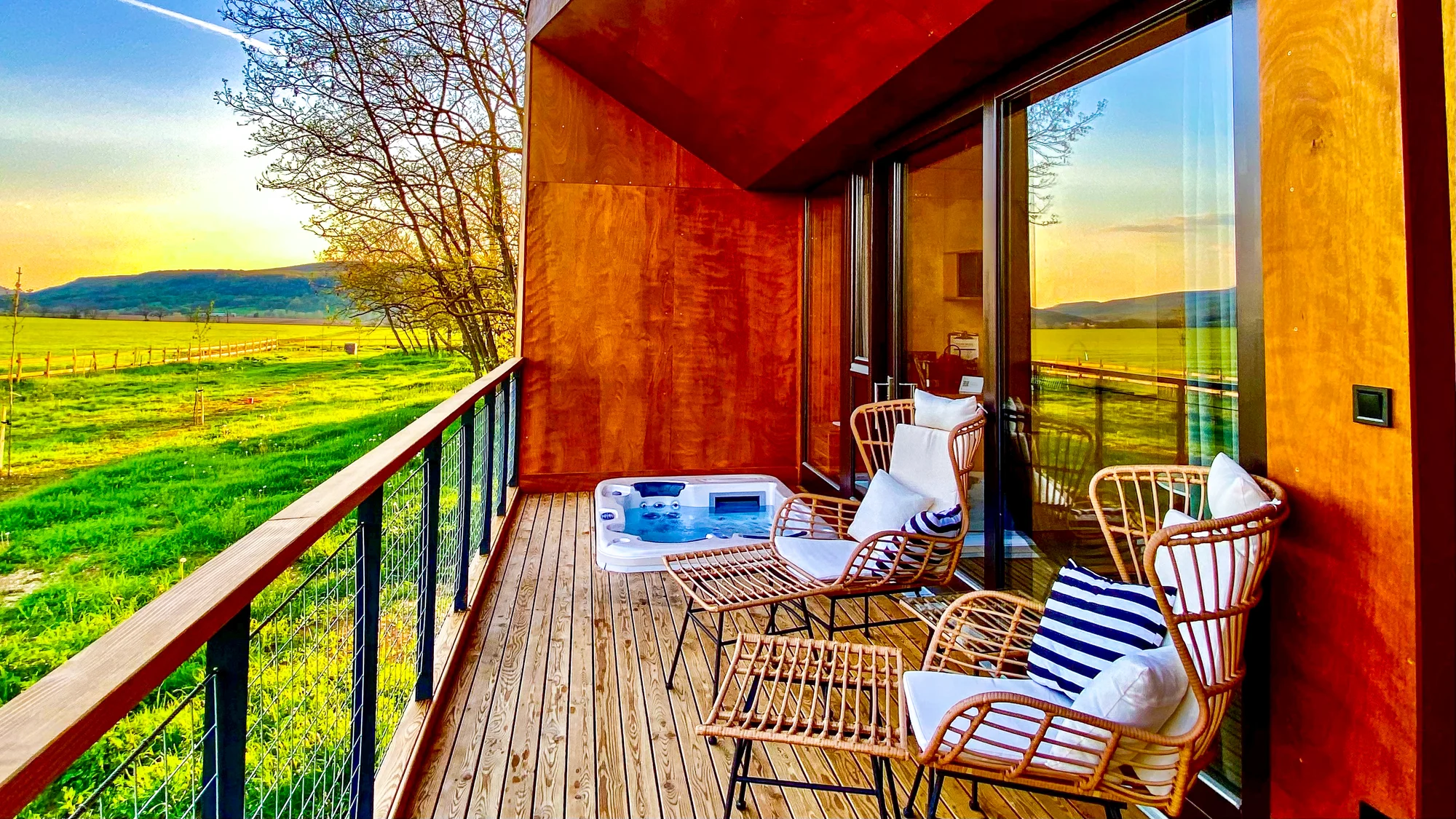 Výjimečný adult-friendly pobyt v designové chatce s privátní saunou a vířivkou