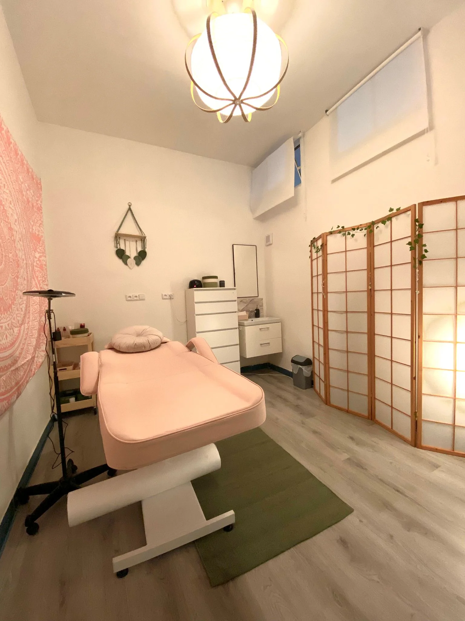 Depilace voskem či cukrovou pastou: obličej, podpaží, záda, nohy, ruce či intimní partie