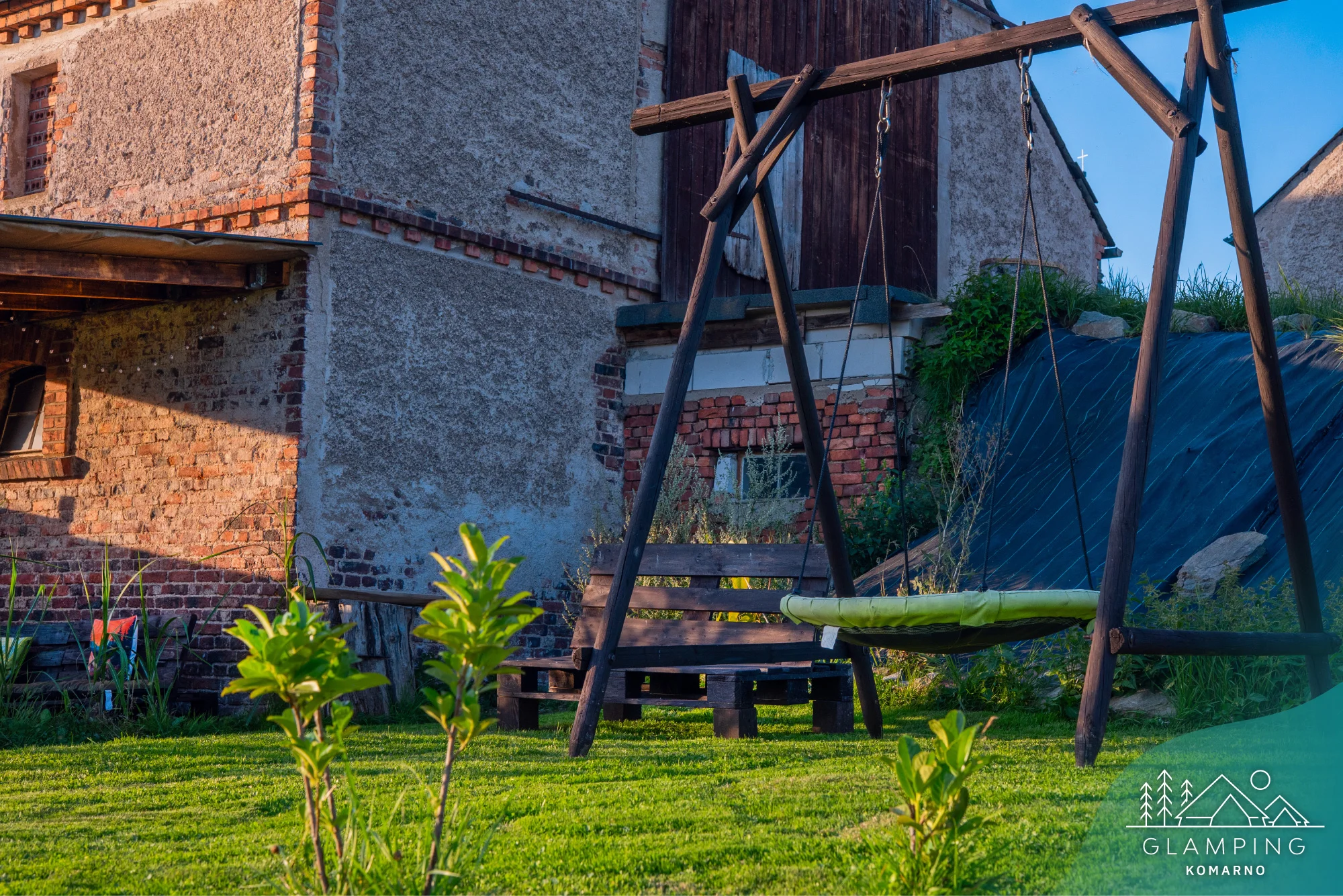 Glamping v polských Krkonoších: stanové městečko nedaleko Jelení Hory, výlety do přírody