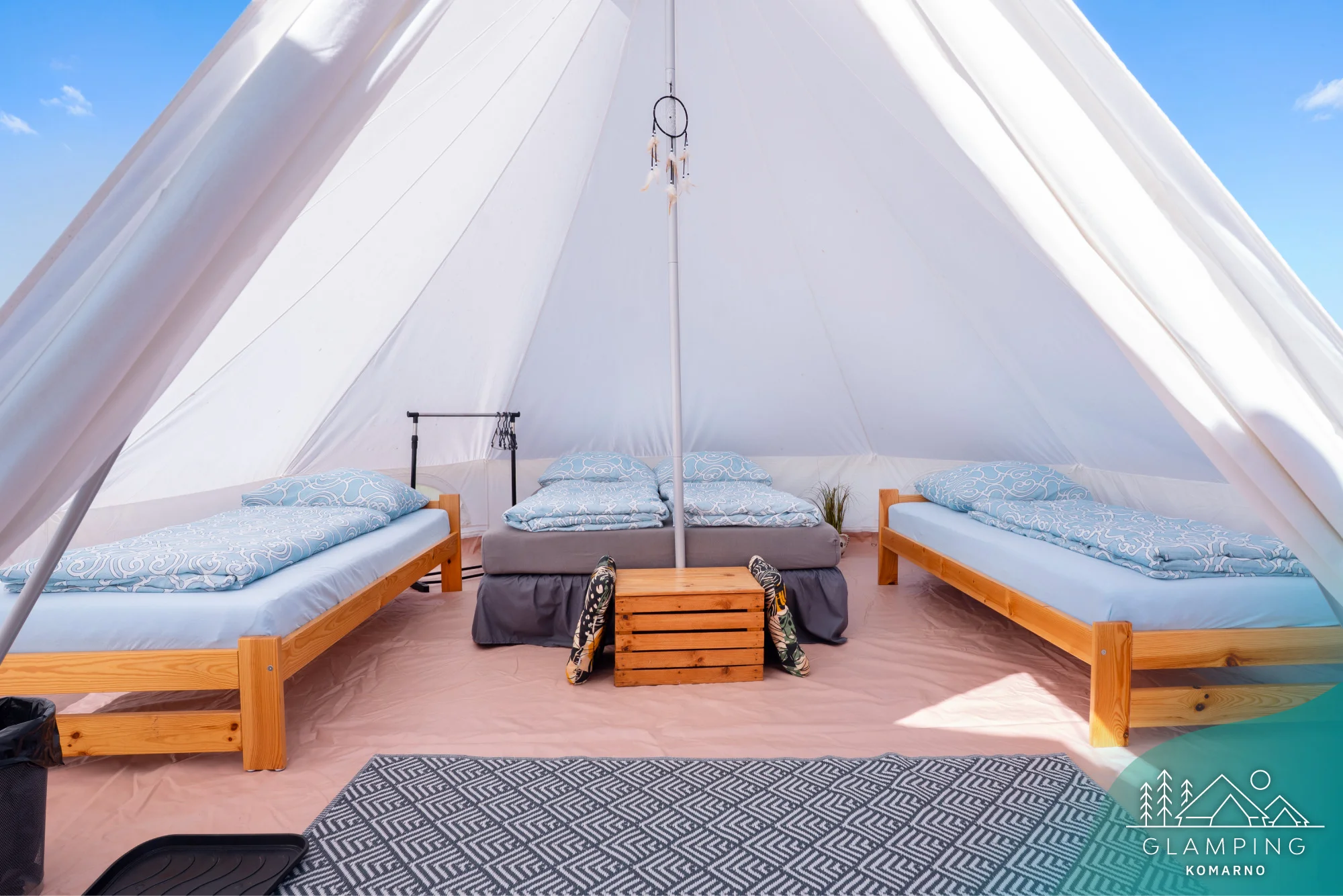 Glamping v polských Krkonoších: stanové městečko nedaleko Jelení Hory, výlety do přírody