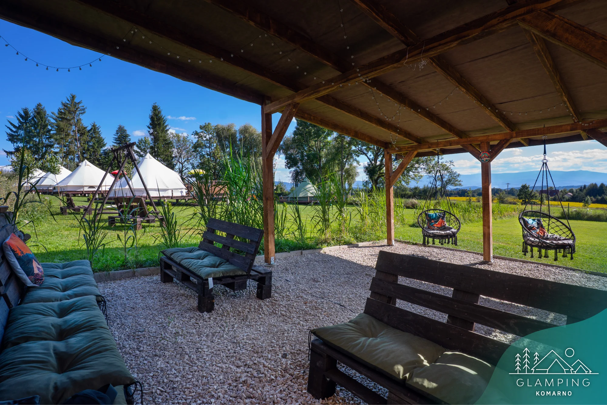 Glamping v polských Krkonoších: stanové městečko nedaleko Jelení Hory, výlety do přírody