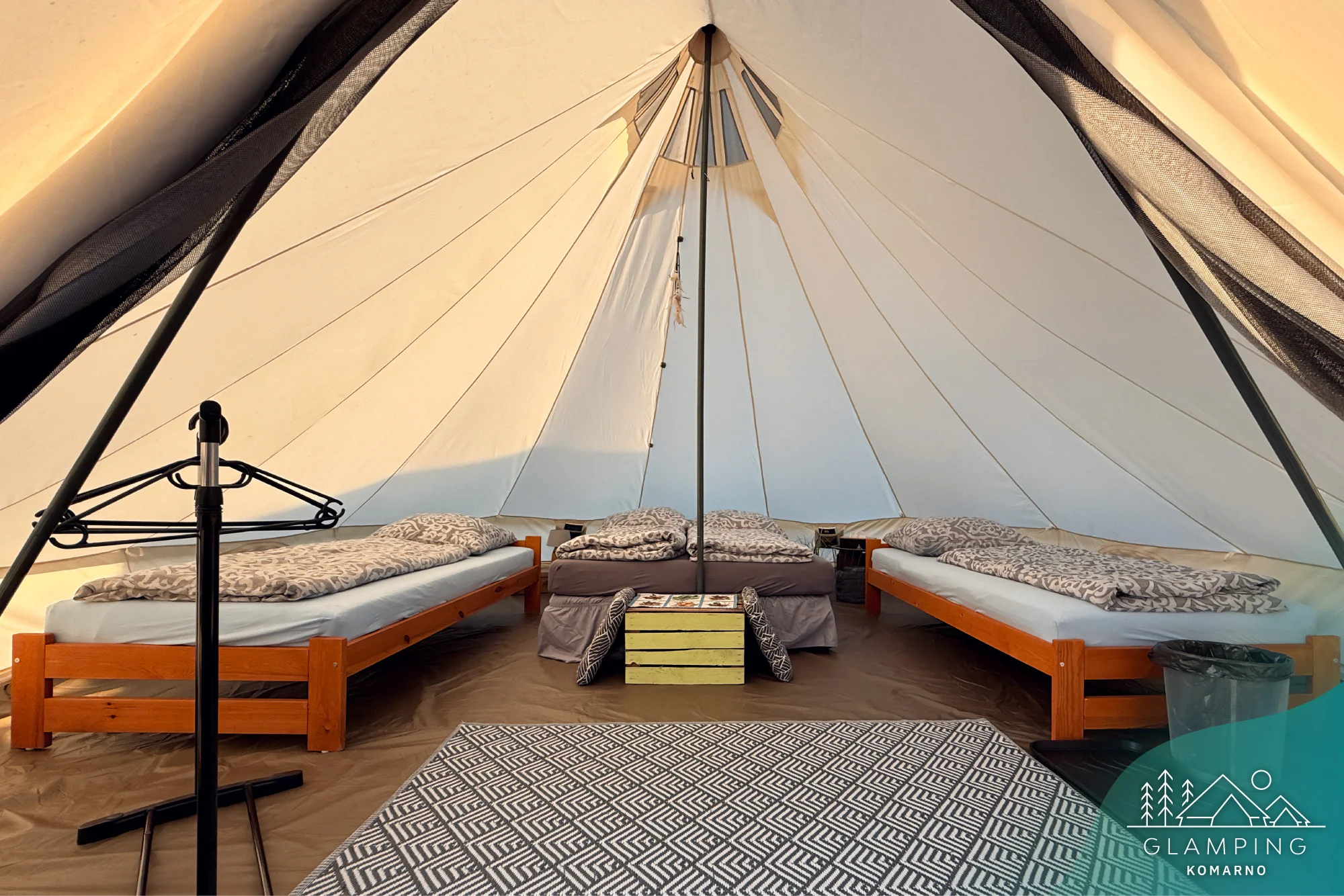 Glamping v polských Krkonoších: stanové městečko nedaleko Jelení Hory, výlety do přírody